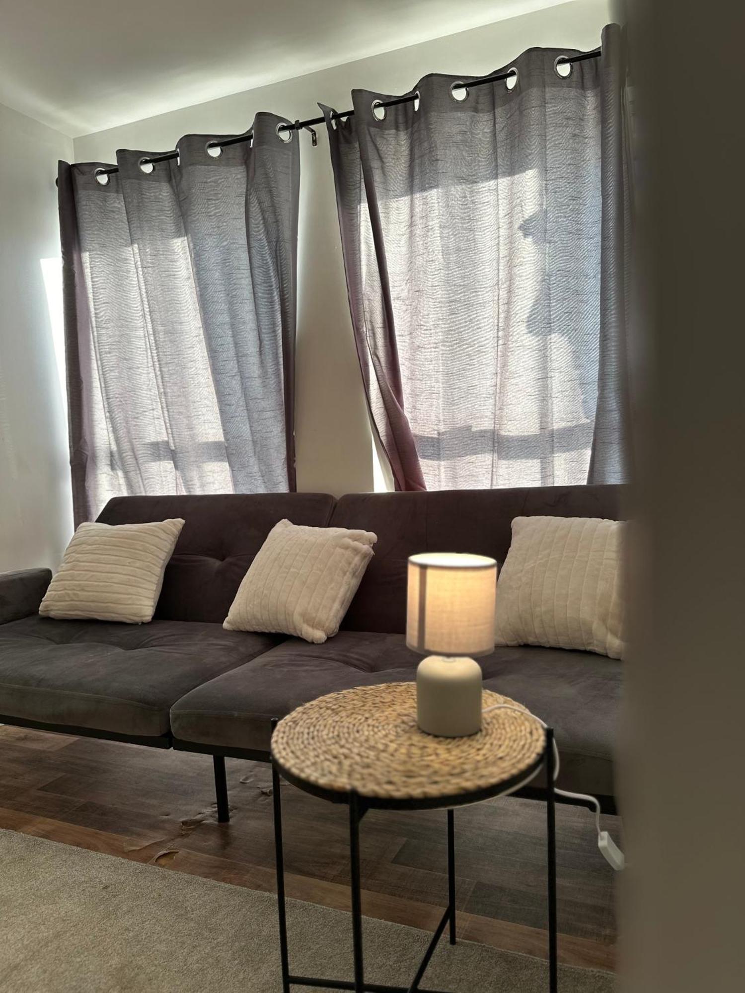 25 Percent Off Monthly 2bed Serviced Business & Family Guests Free Wifi & Netflix Sleeps 4! * Londra