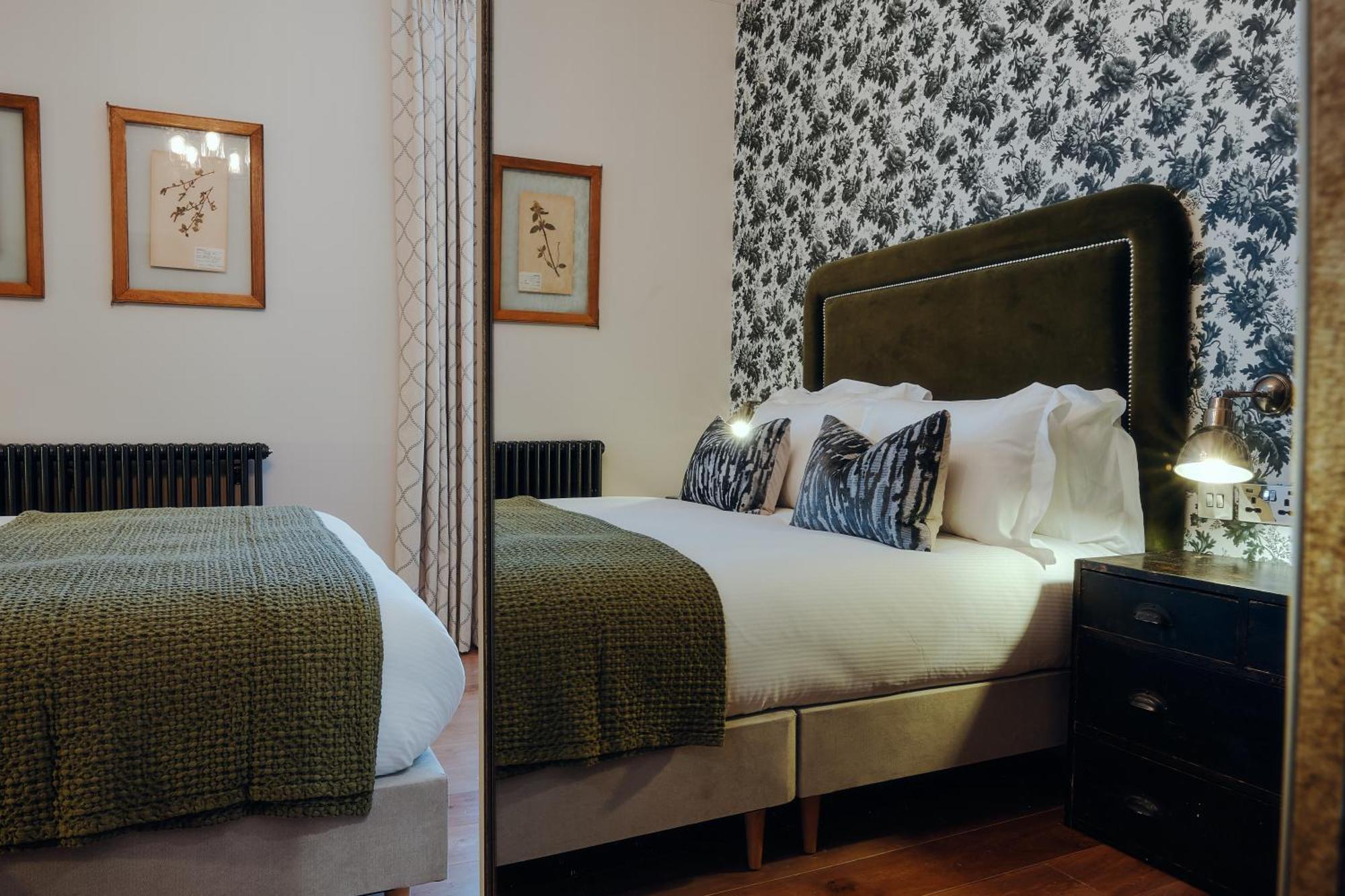 The Black Lion Pub & Boutique Kro