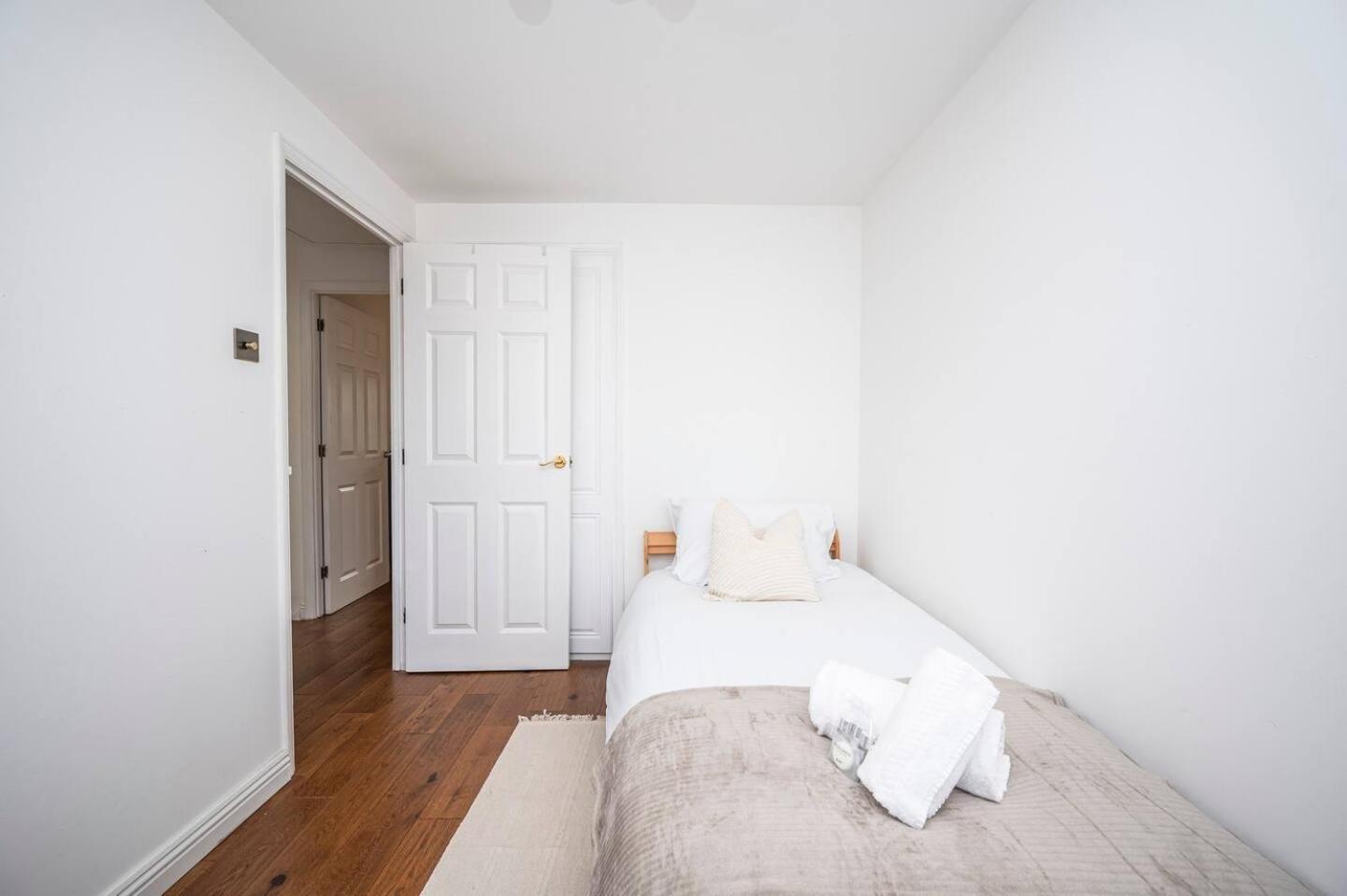 Greenwich House 10 Mins To O2 - Free Parking Pass The Keys * London