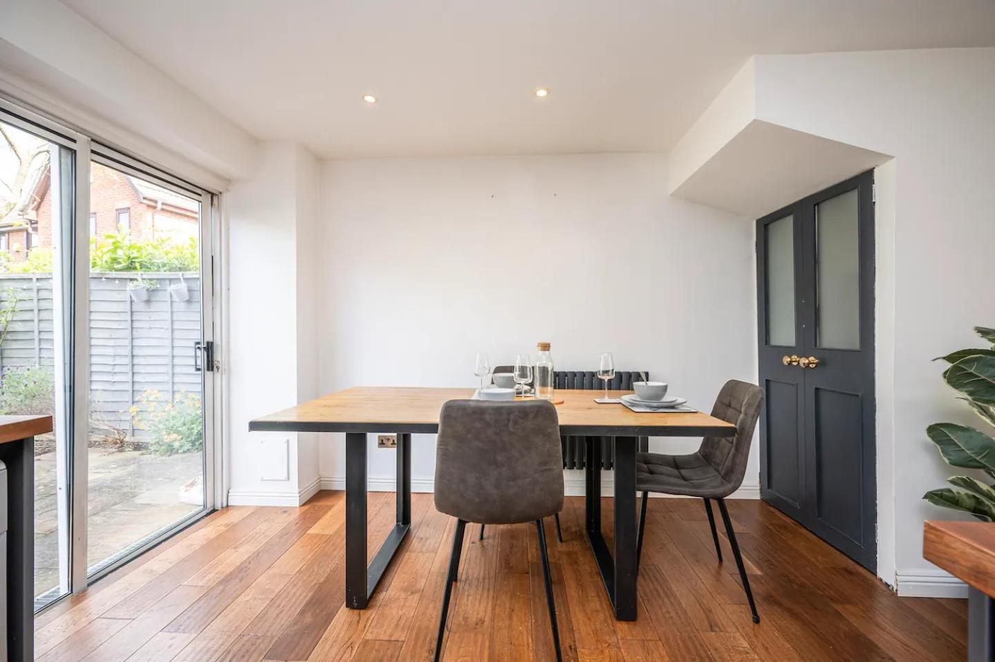 Holiday home Greenwich House 10 Mins To O2 - Free Parking Pass The Keys London