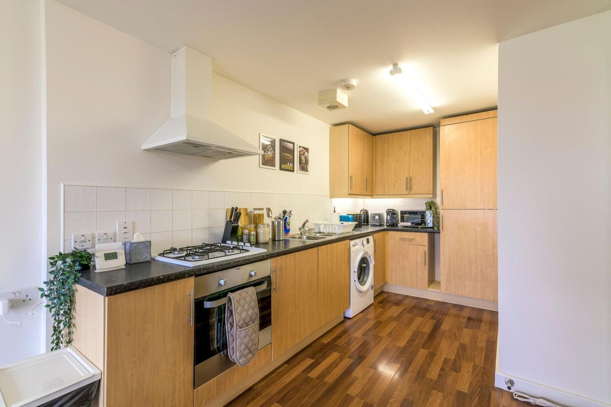 Warm 2-bed Flat By Livestay Short Lets & Serviced Lägenhet *