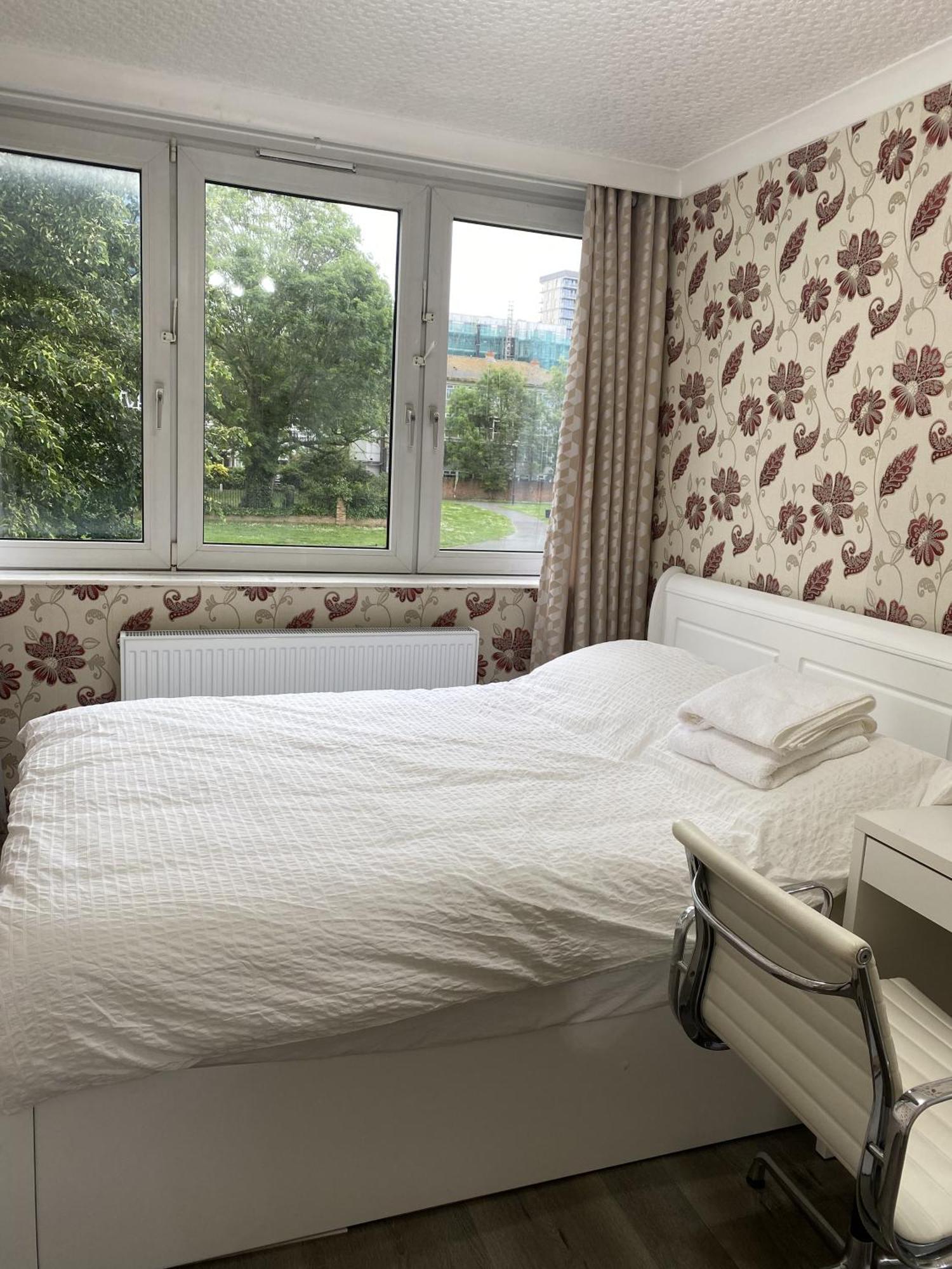 Apartment Luxury 3 Bedroom Flat With Garden