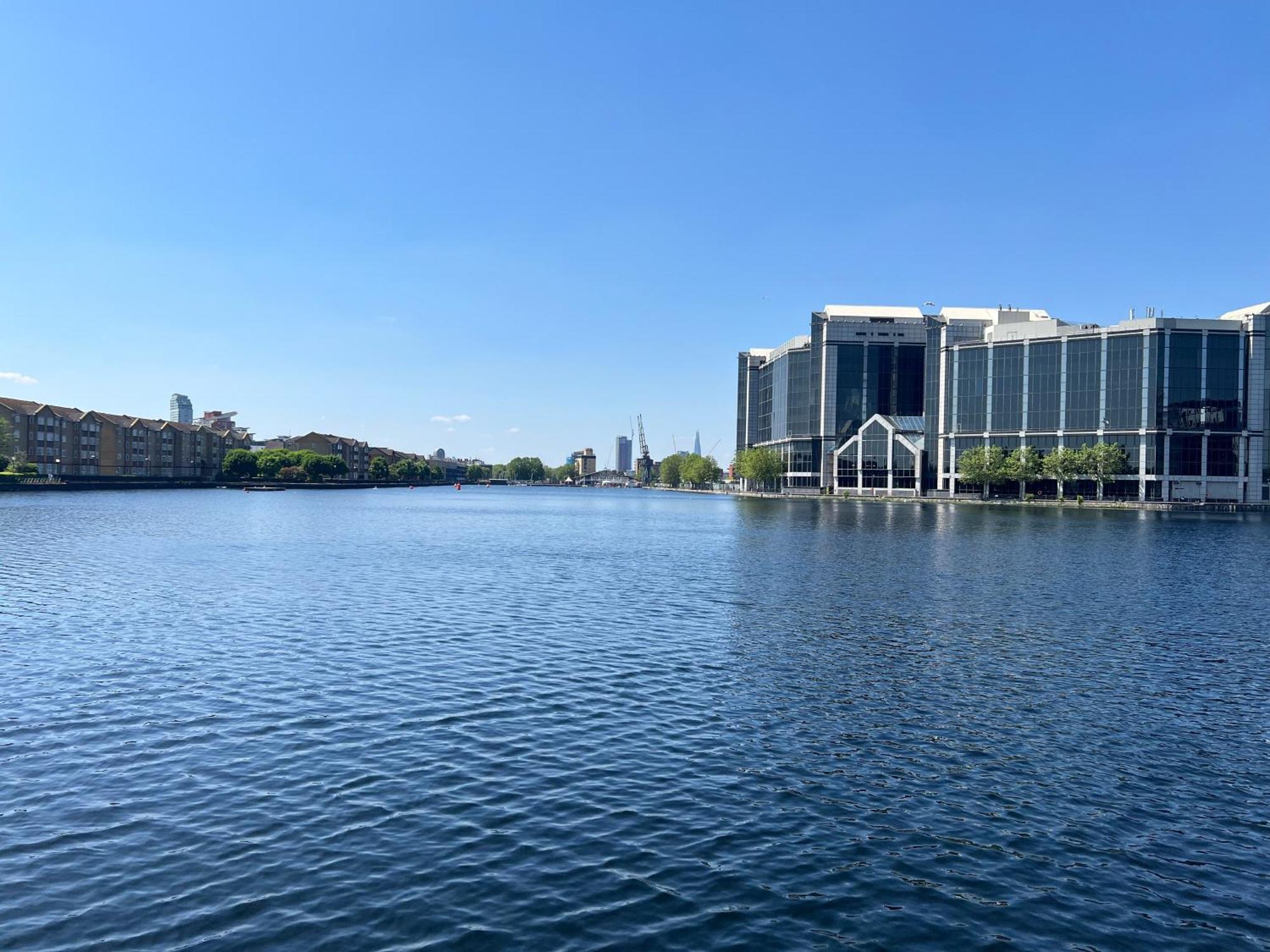 Modern Ground Floor In Canary Wharf, Free Parking Leilighet