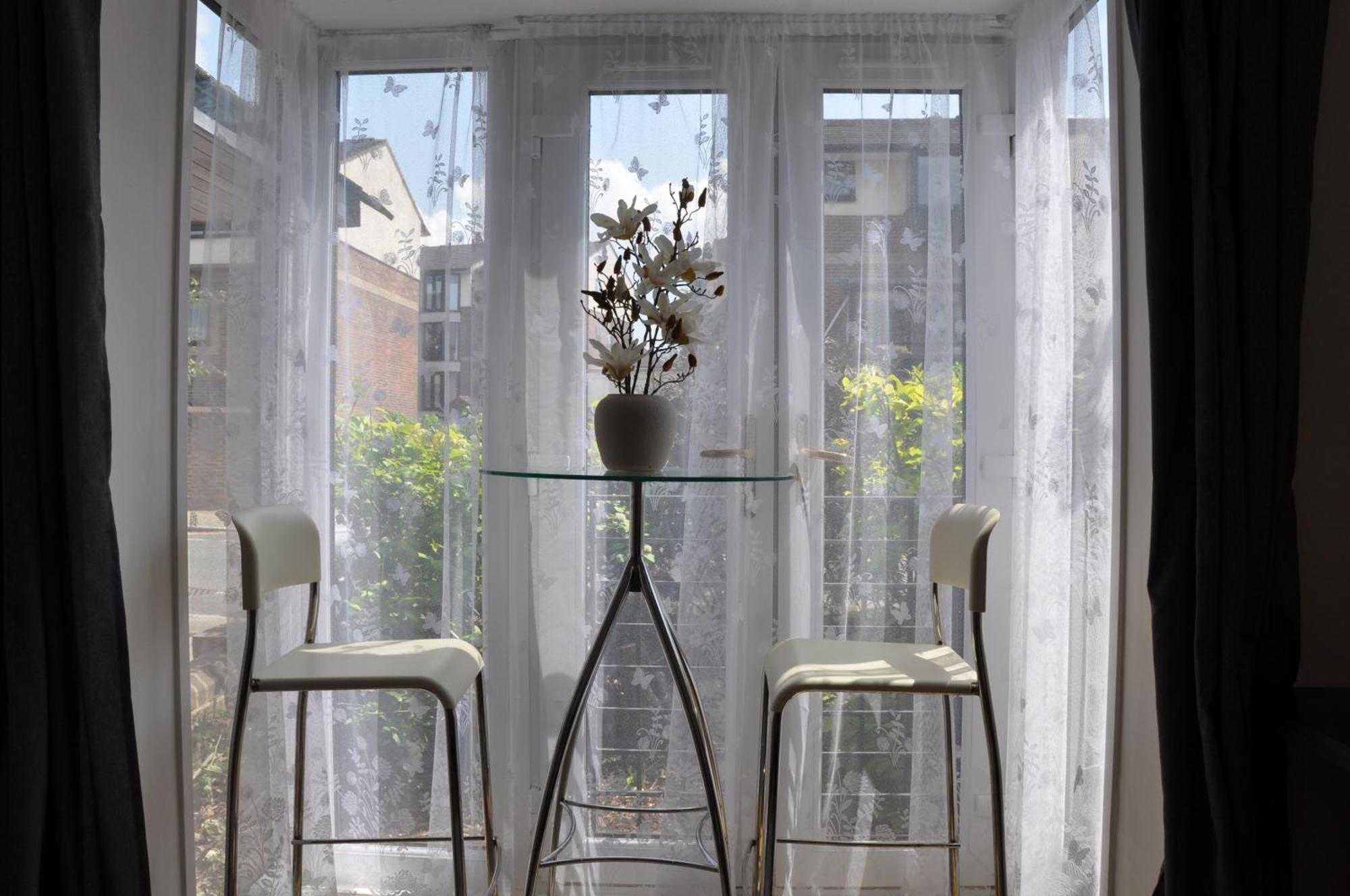 Modern Ground Floor In Canary Wharf, Free Parking Leilighet *