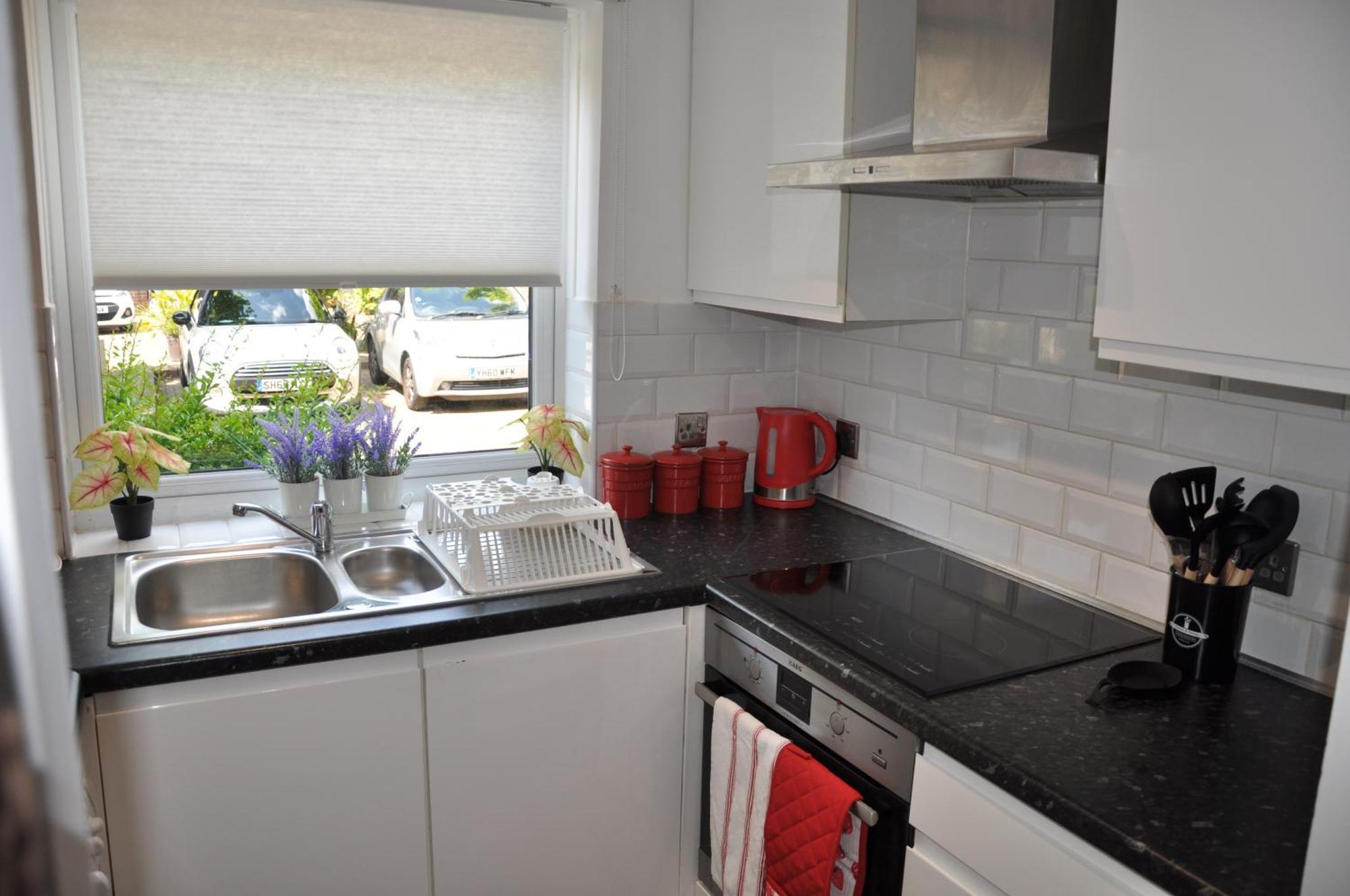 Modern Ground Floor In Canary Wharf, Free Parking Leilighet London