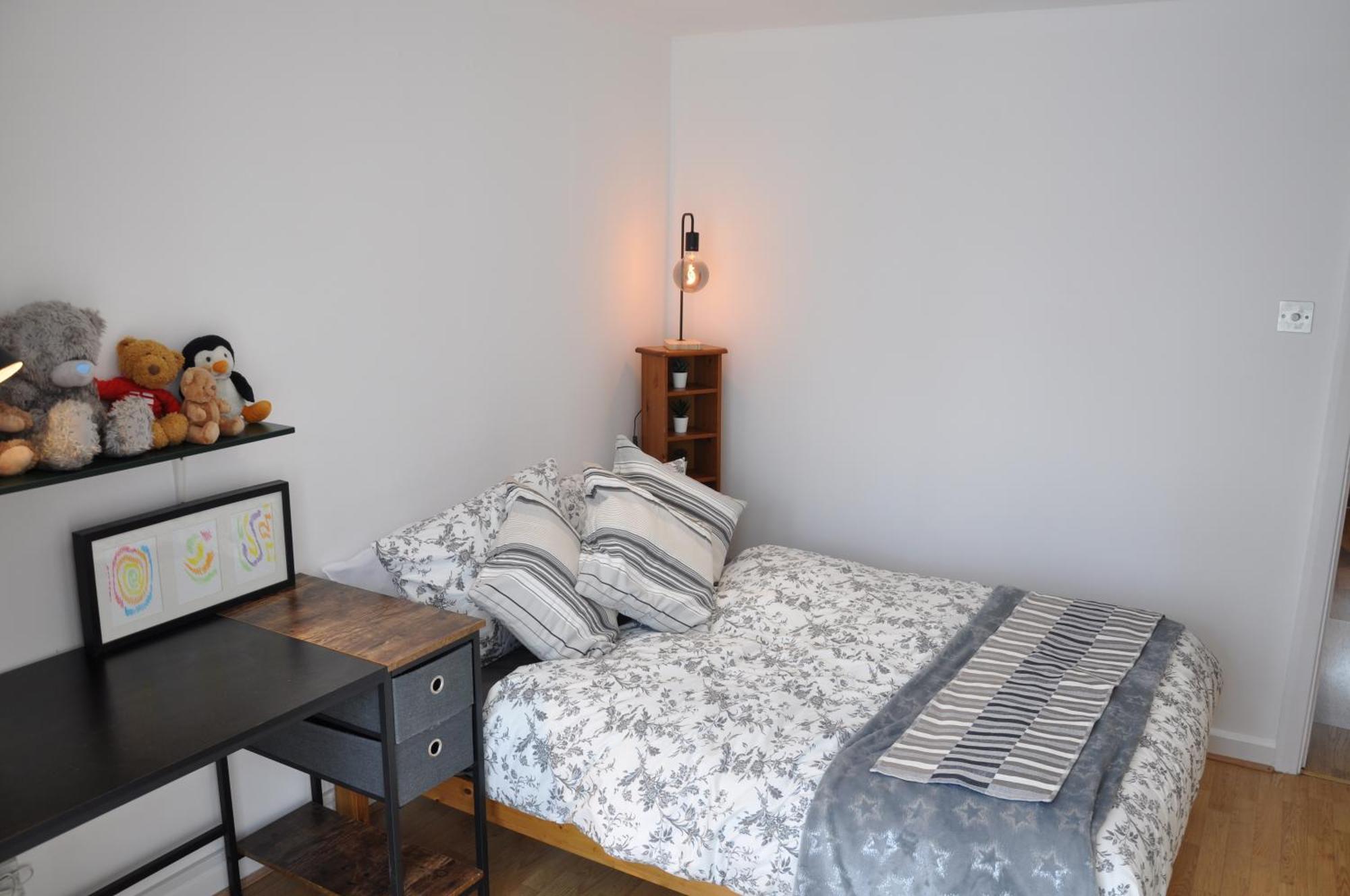Modern Ground Floor In Canary Wharf, Free Parking Leilighet London