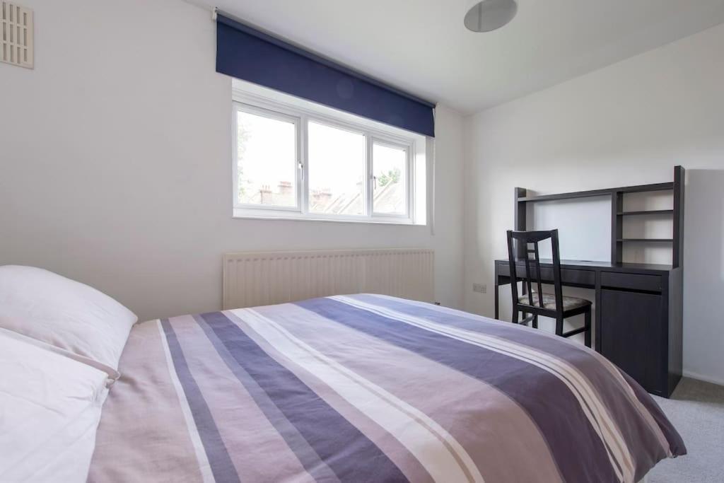 Semesterbostad Lovely 2-bed 15 Minutes To