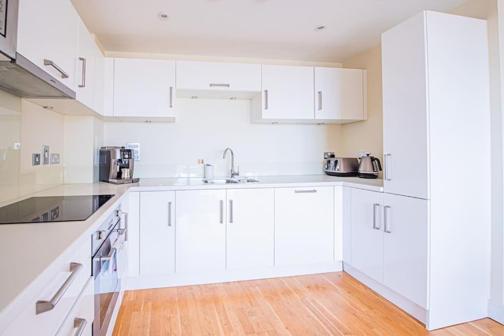 Charming Flat With Balcony Near Tower Bridge Lägenhet