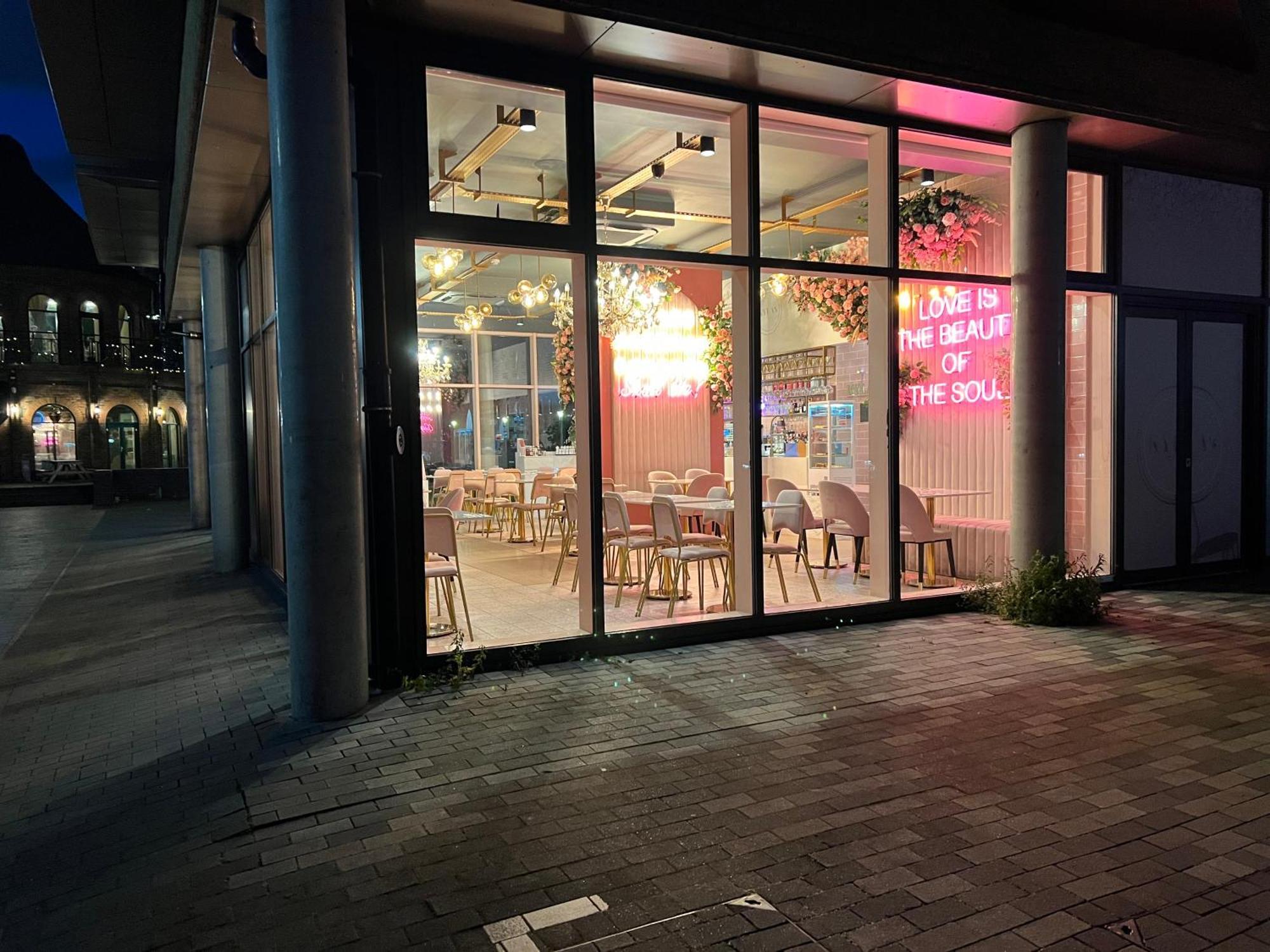 Modern Ground Floor In Canary Wharf, Free Parking Leilighet
