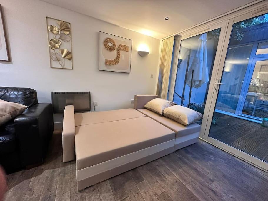 The Urban Retreat 4bdr Sleep 14 Feriehus London