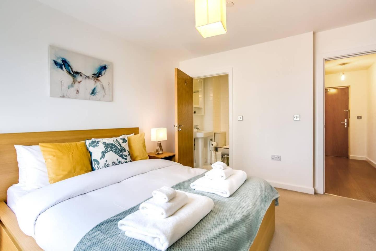 Guestready - Comfort By The Thames, W/ Balcony Lägenhet London