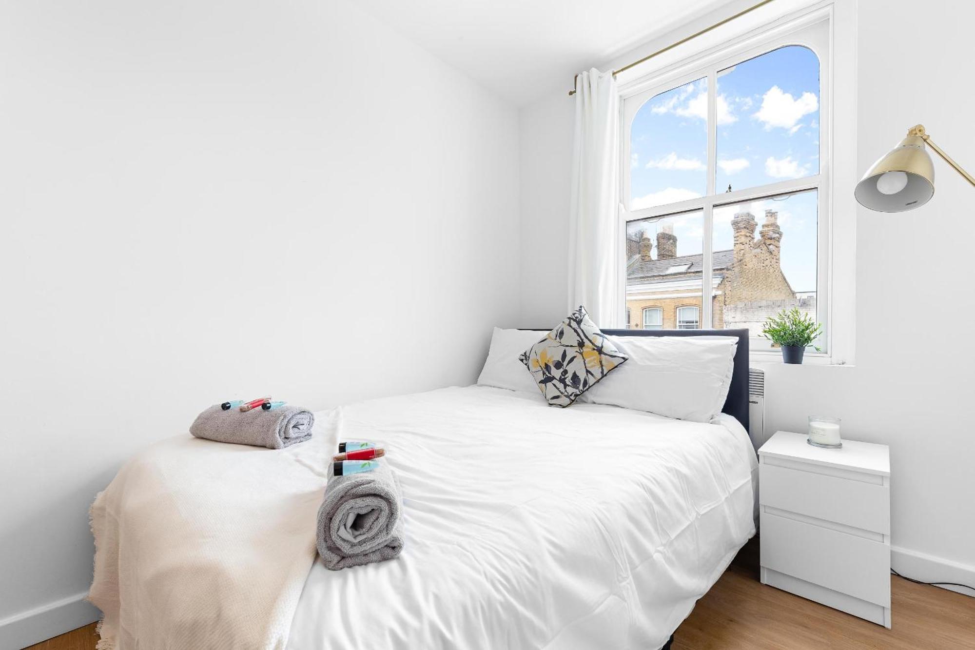 Appartement Spacious 7 Bed- High Street Location Londen