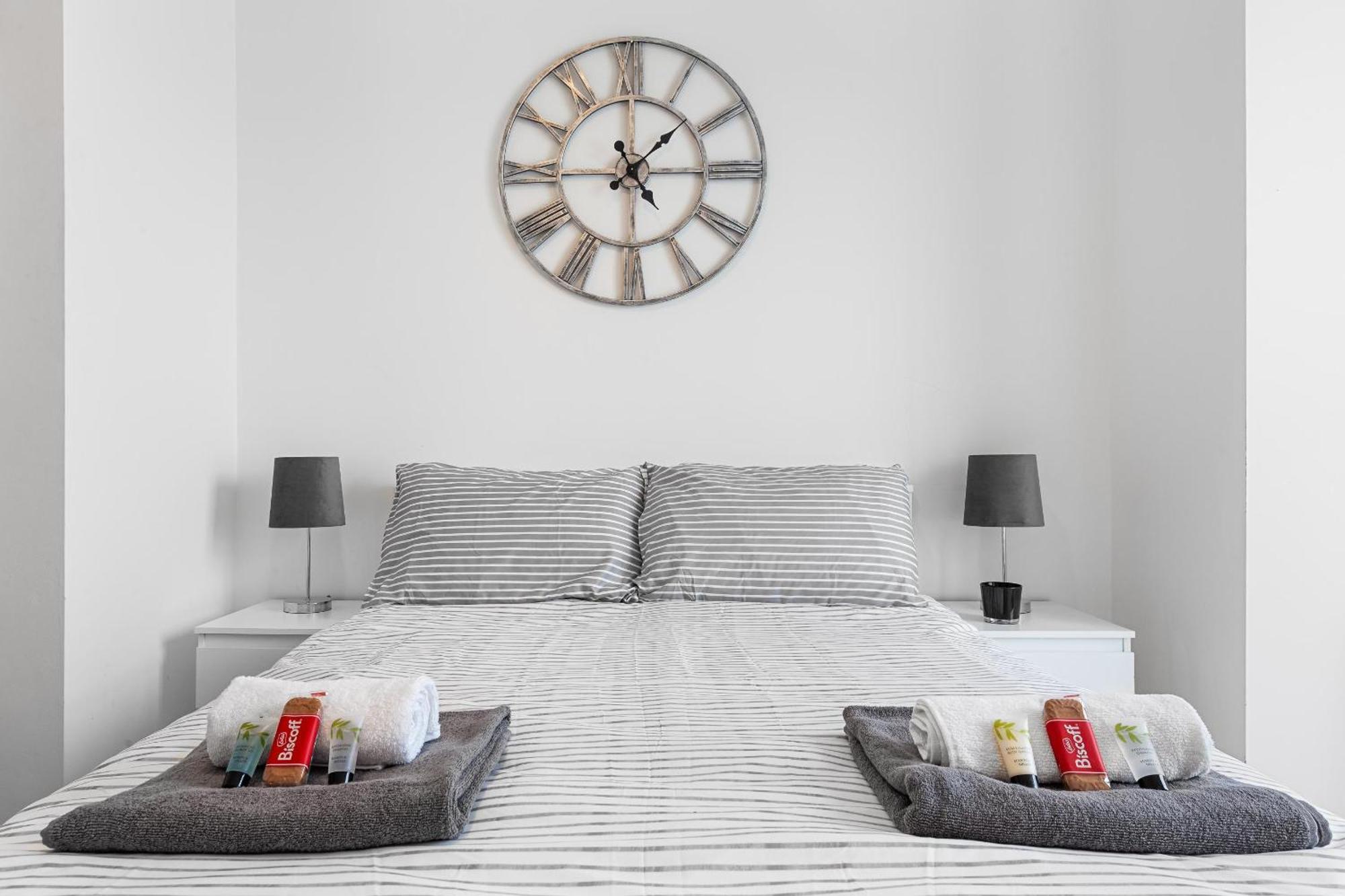 Appartement Spacious 7 Bed- High Street Location