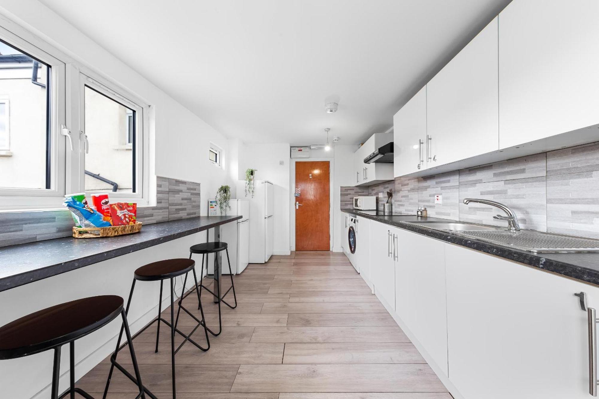 Appartement Spacious 7 Bed- High Street Location Londen