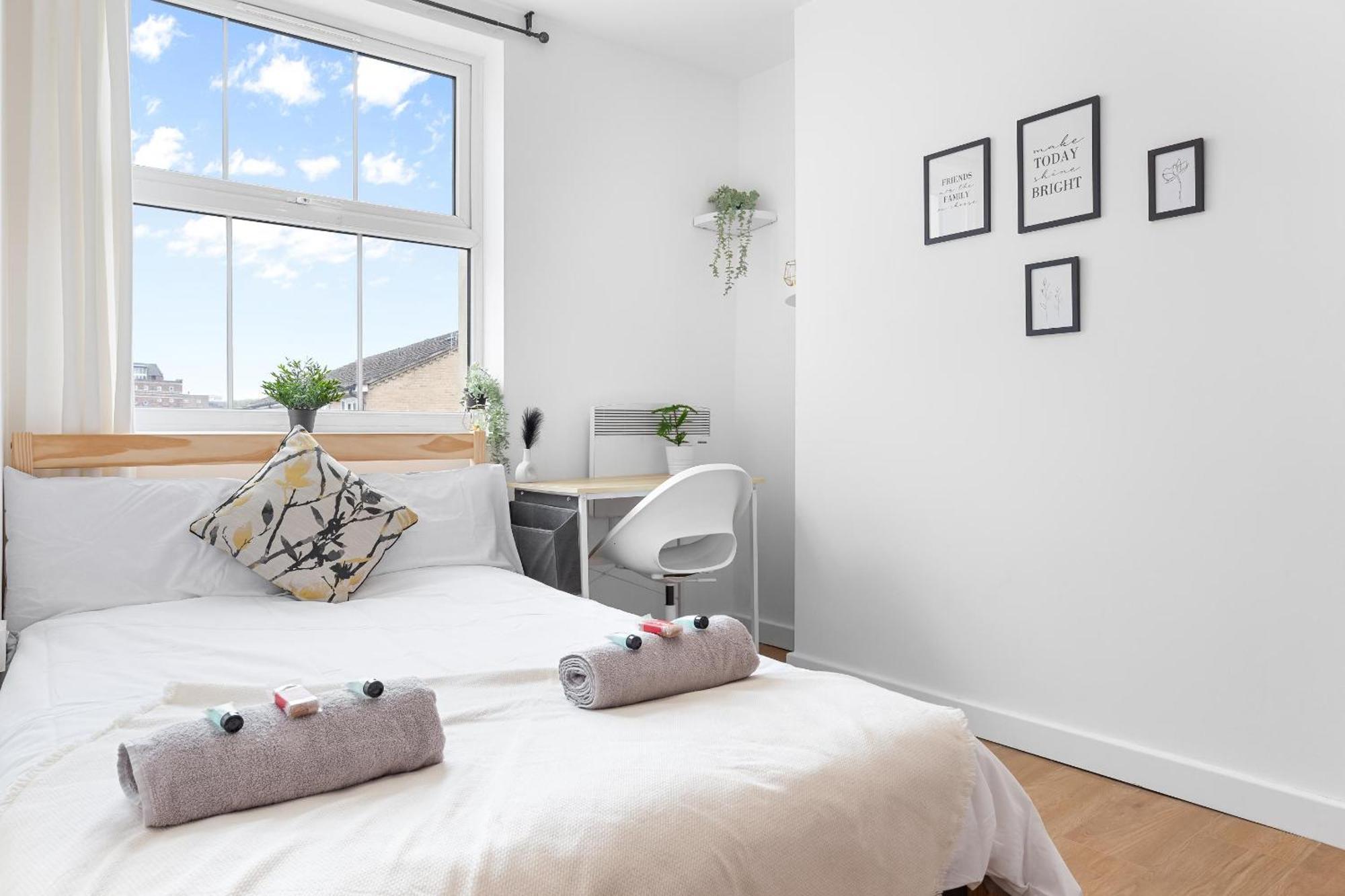 Appartement Spacious 7 Bed- High Street Location *