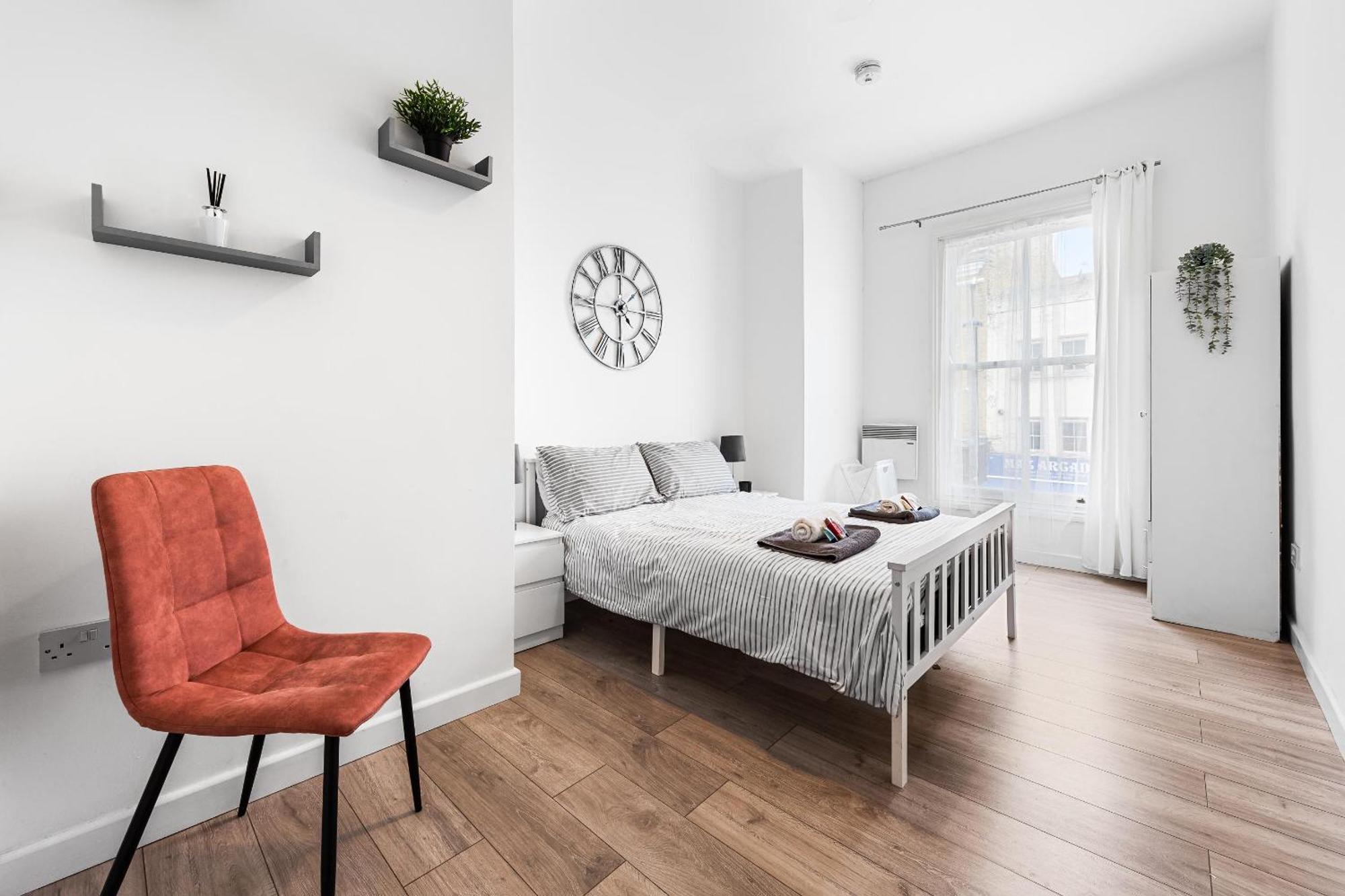 Spacious 7 Bed- High Street Location * Londen