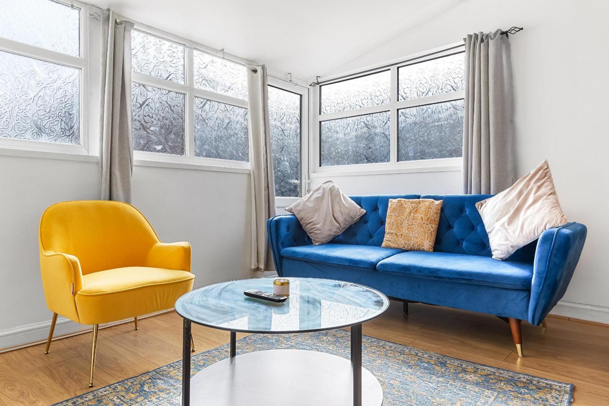 Spacious 7 Bed- High Street Location Appartement Londen
