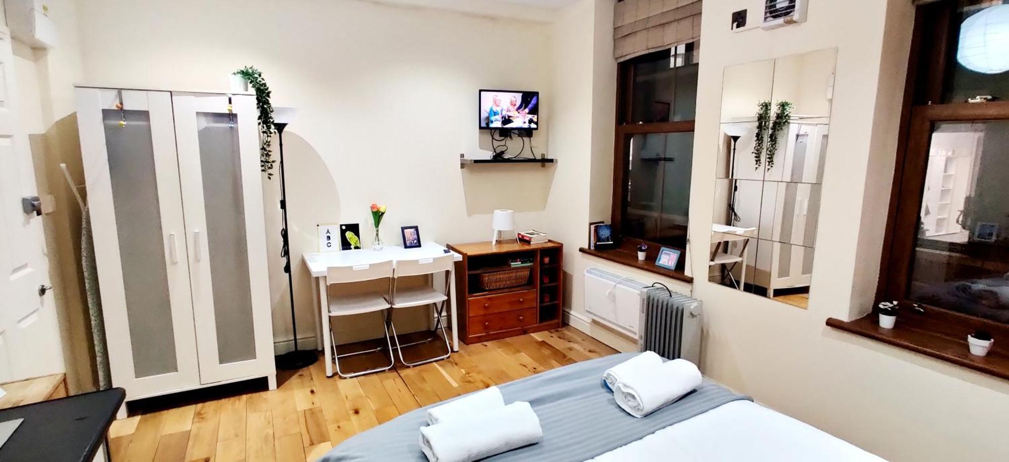 White's Row Resident Homestay London