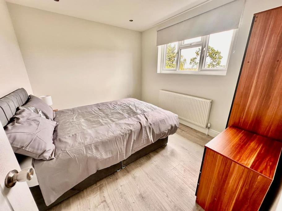 Apartment 5 Bed In Se12 London