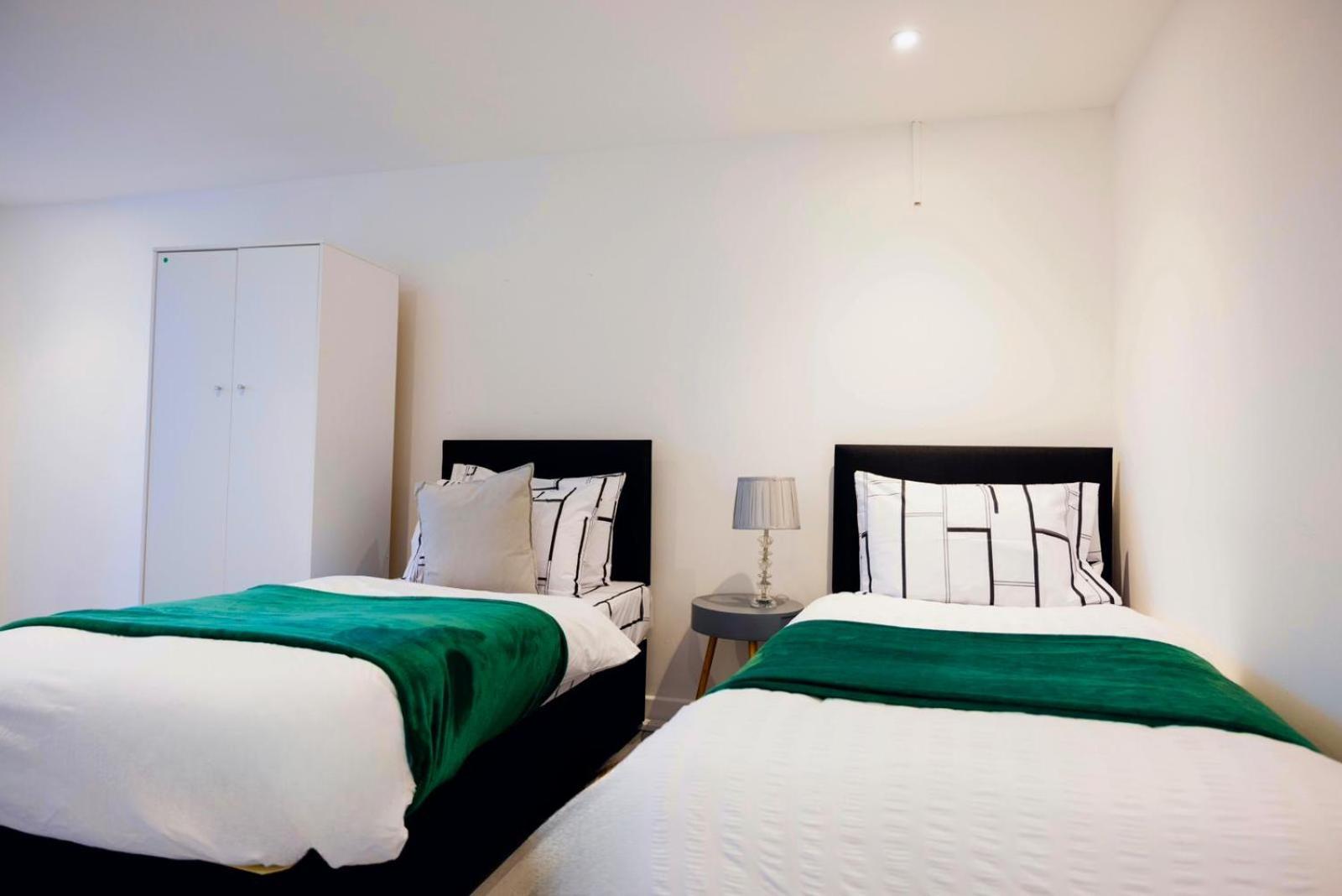 2 Bedrooms-6guests-veryspacious-freeparking-wifi *