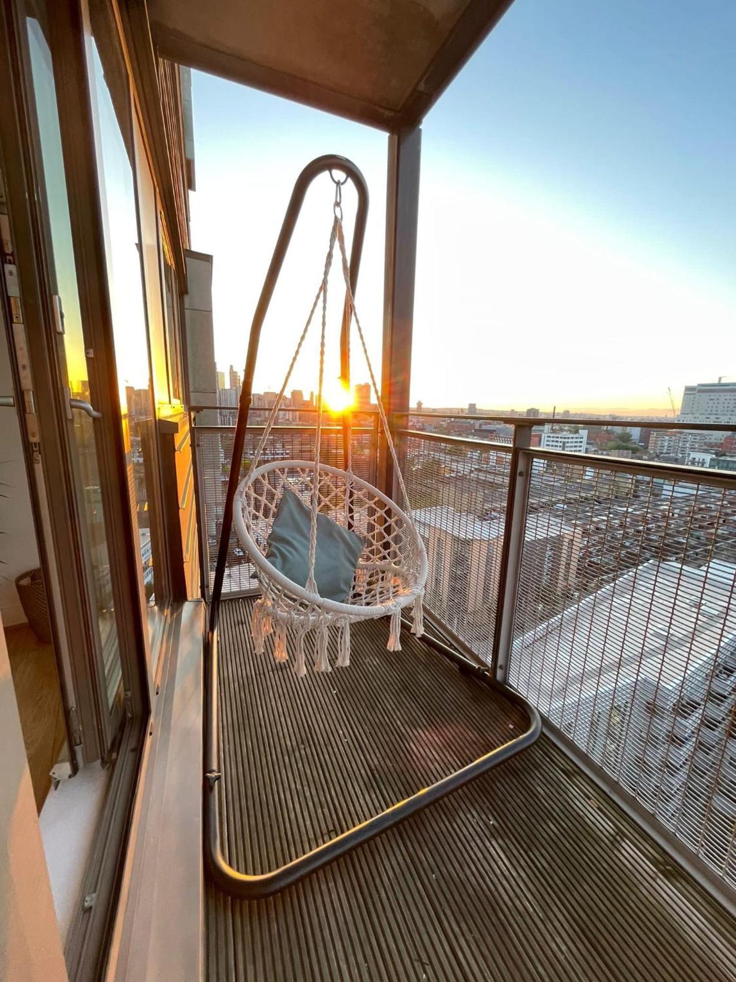 Whitechapel Two Bedroom Luxury - Free Private Parking - Views *