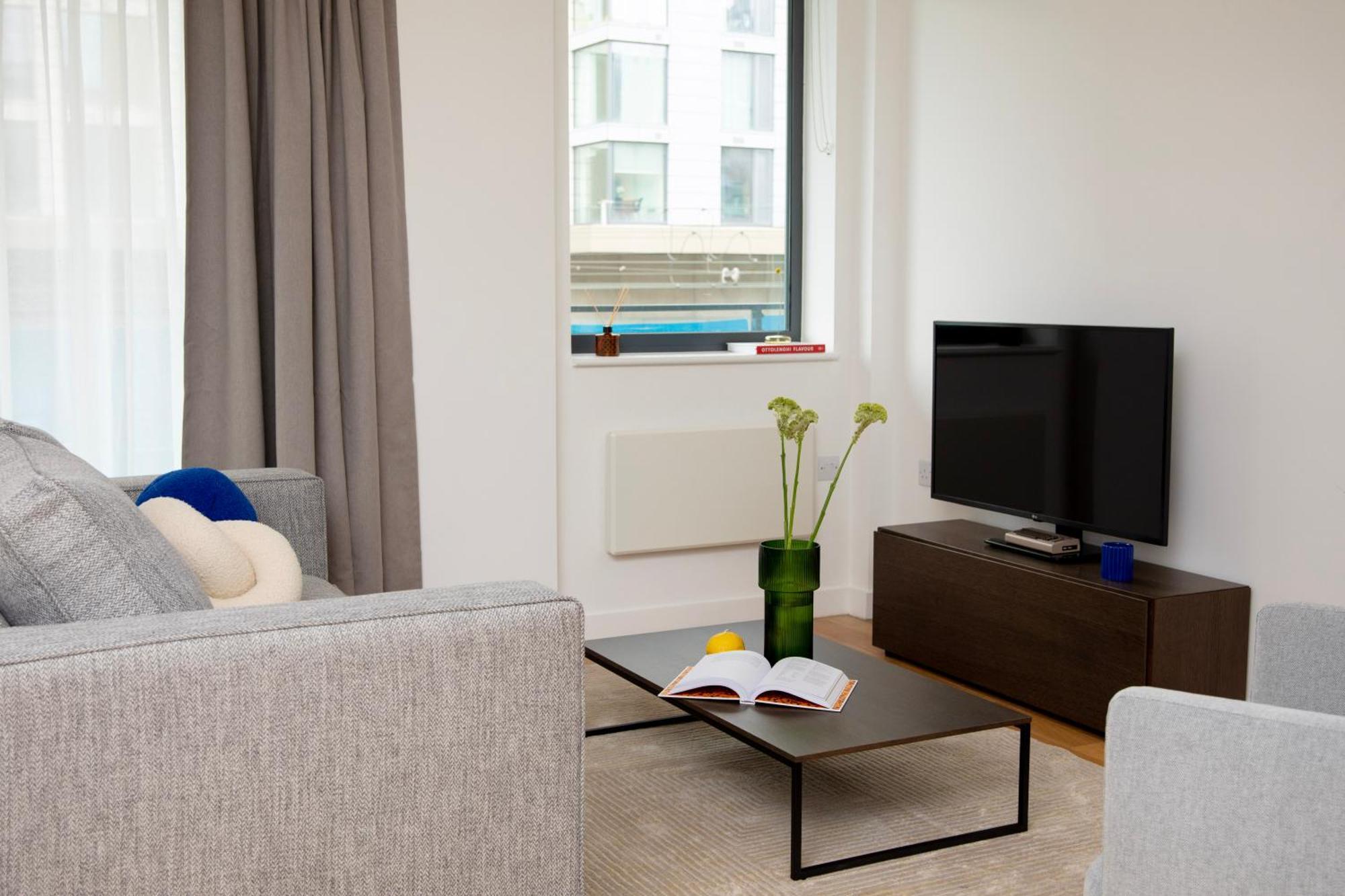 Bob W Tower Hill Residences * London