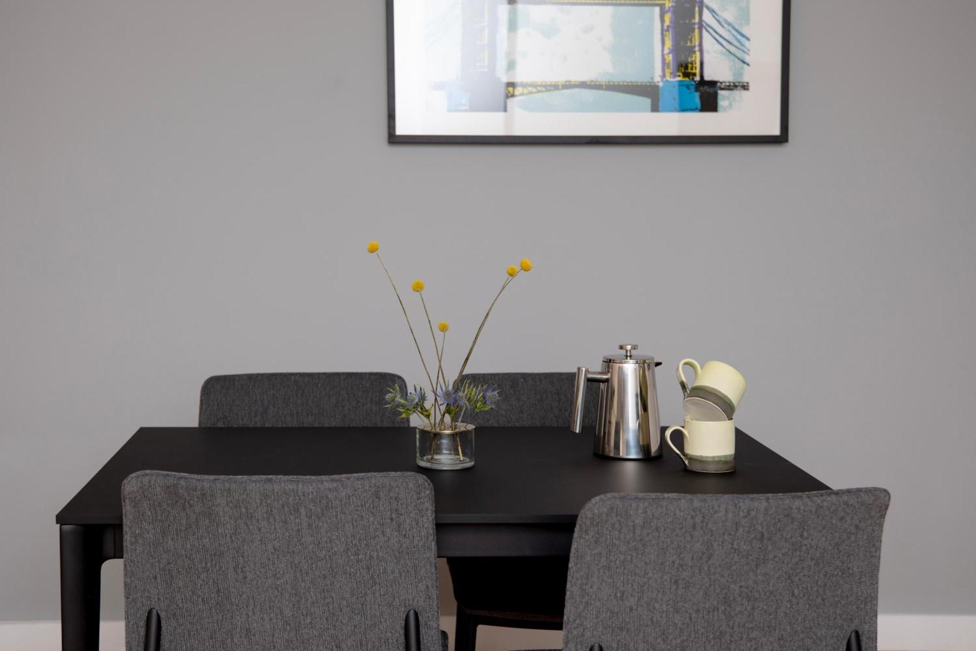 Bob W Tower Hill Residences Apartment *