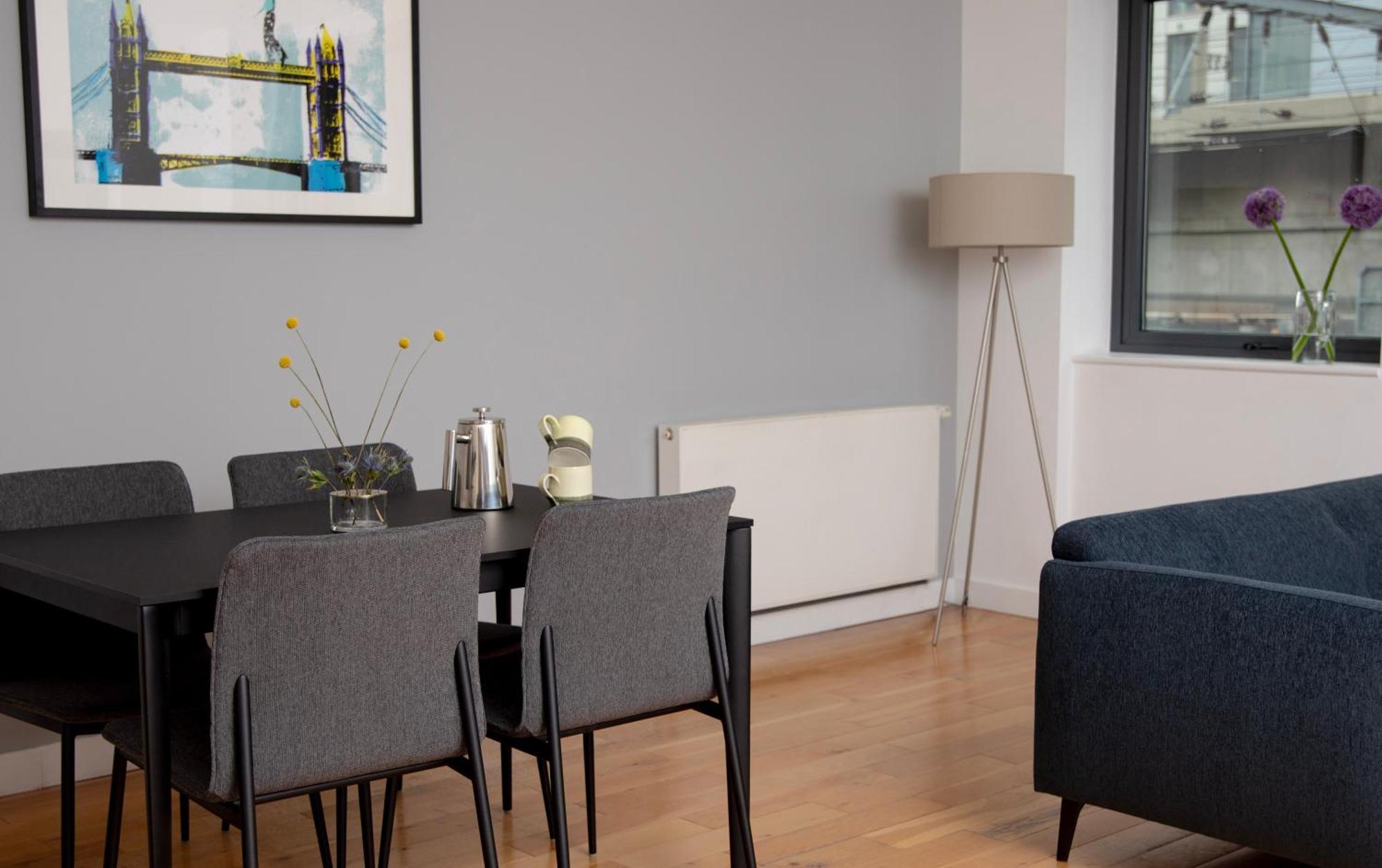Apartment Bob W Tower Hill Residences
