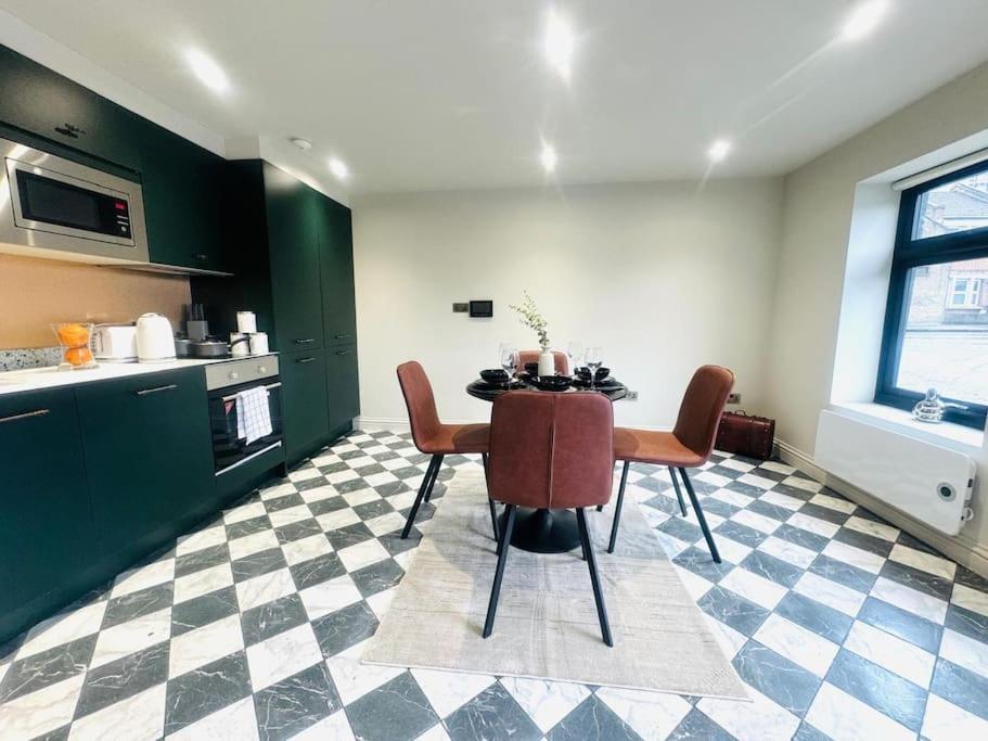 99 Apartment, Trendy Location D London