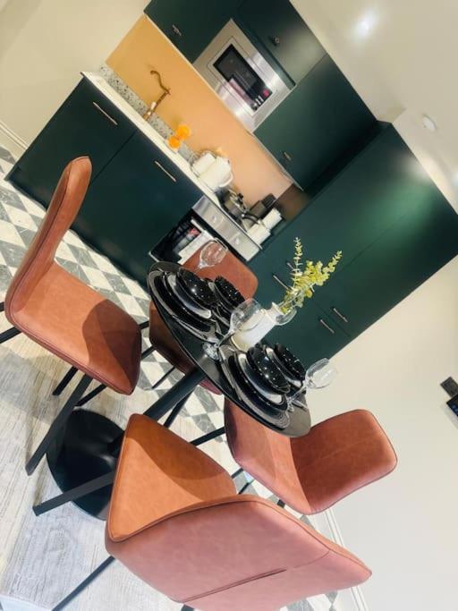 99 Apartment, Trendy Location D Apartment *