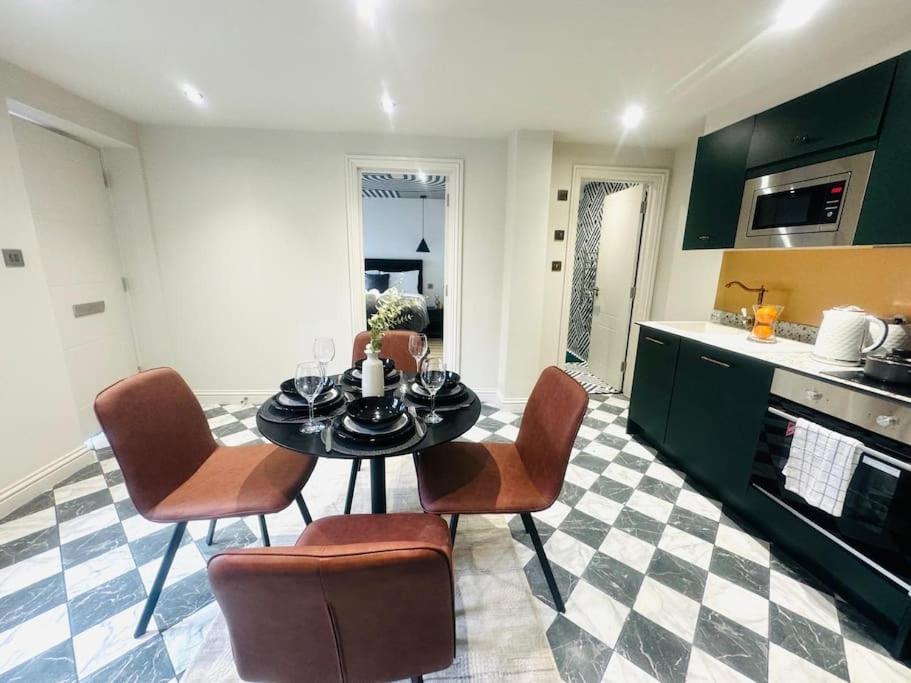 99 Apartment, Trendy Location D *
