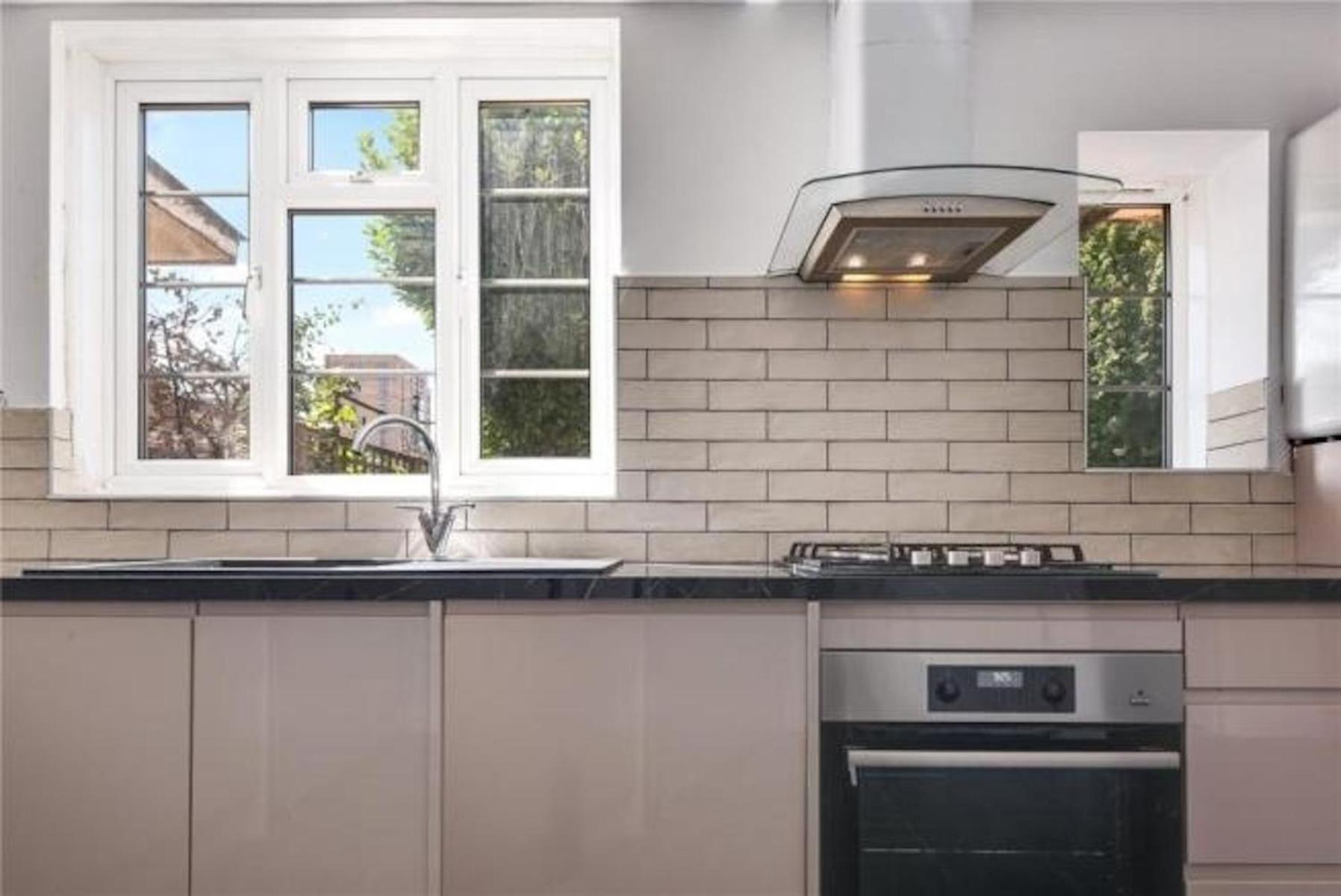 In Guest - Limehouse Townhomes Modern Spacious Serviced Double Guest house