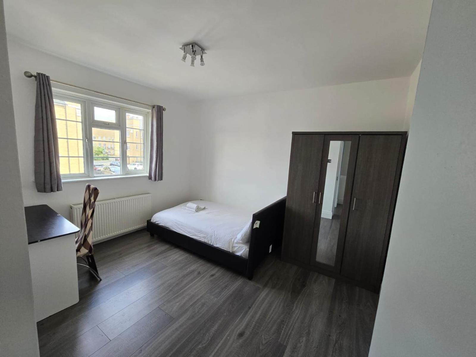 Guest house In Guest - Limehouse Townhomes Modern Spacious Serviced Double