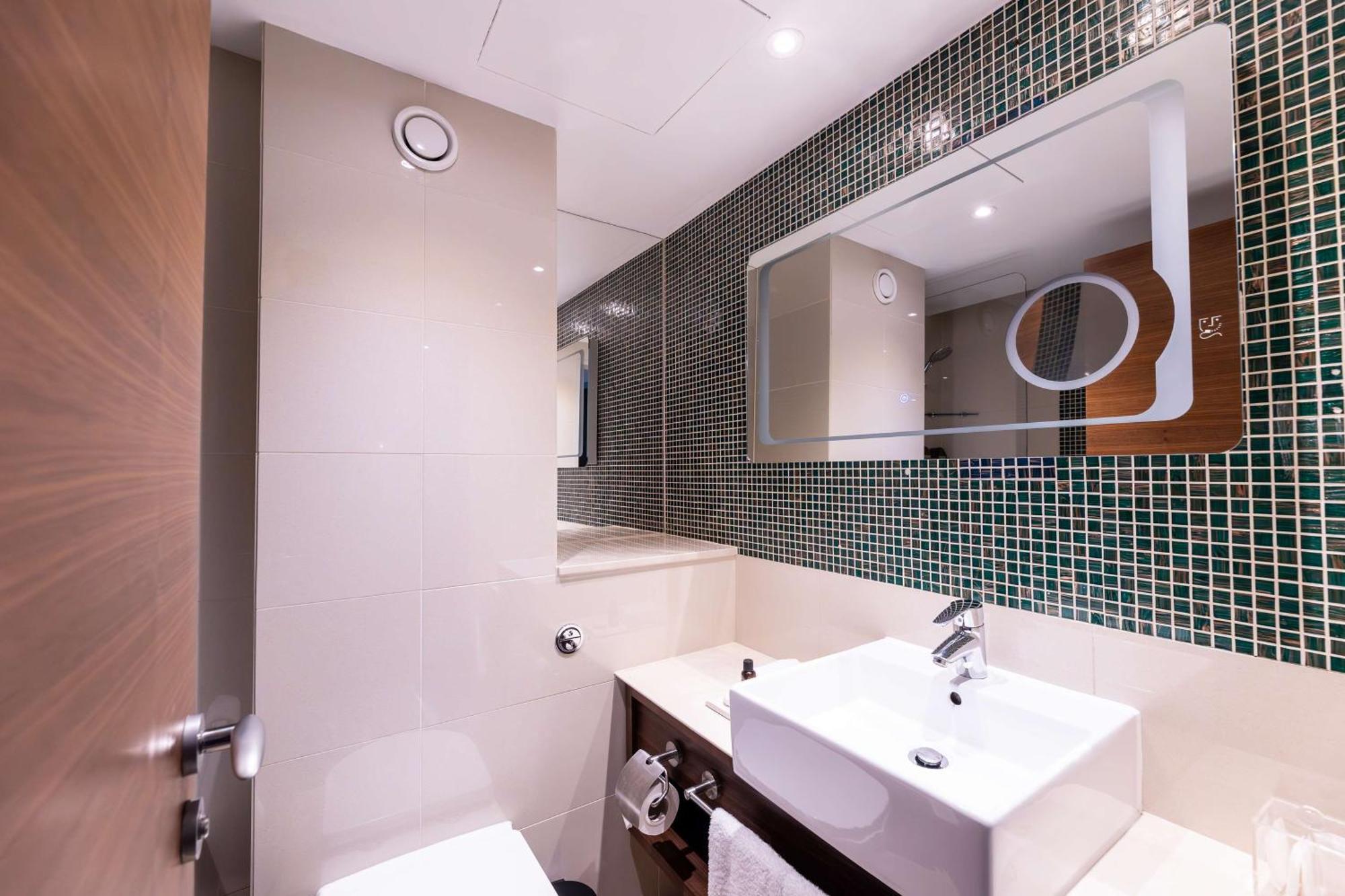 100 Queen's Gate London, Curio Collection By Hilton London