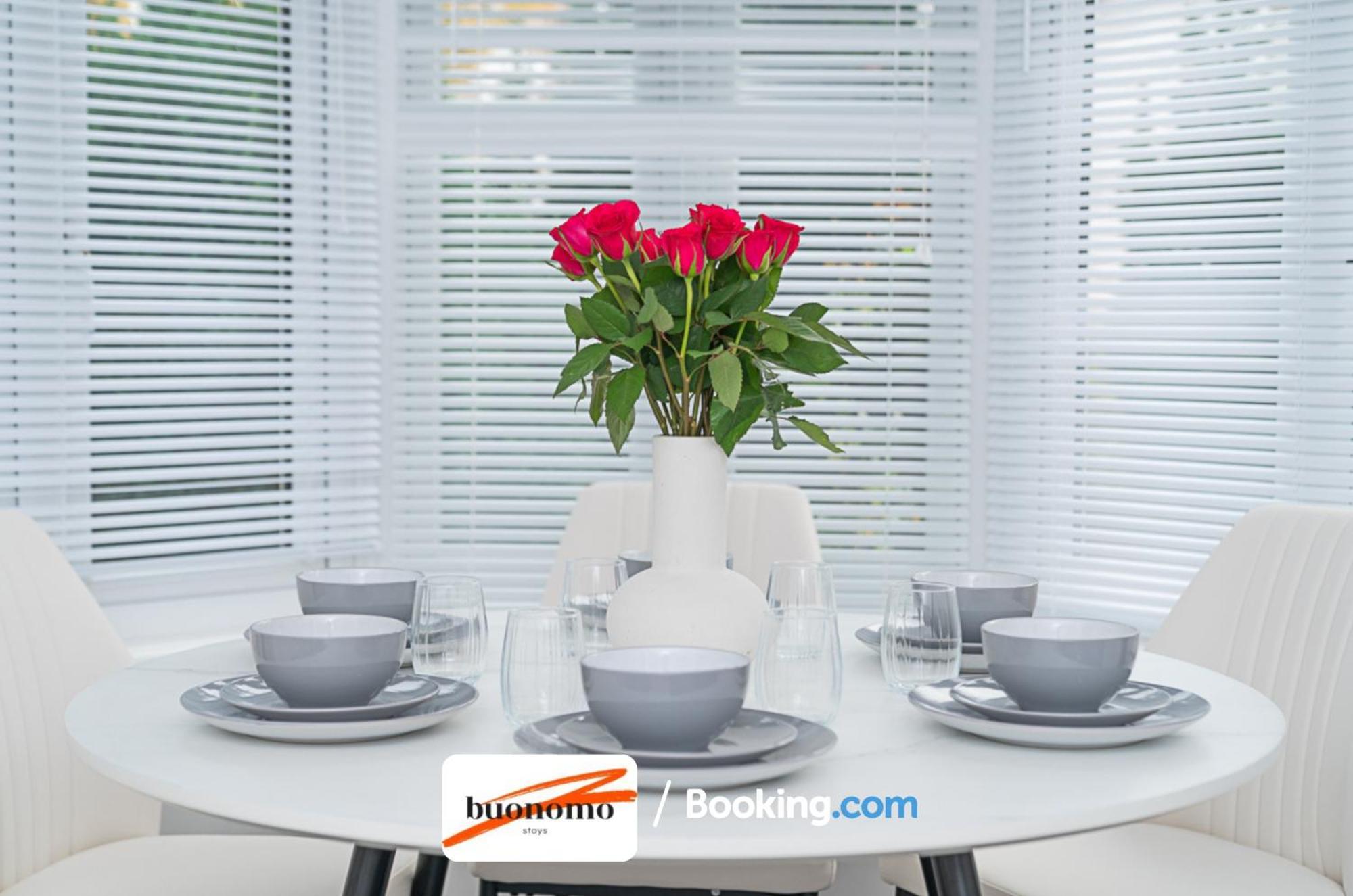 Three Bedroom At Buonomo Short Lets & Serviced With Netflix & Games