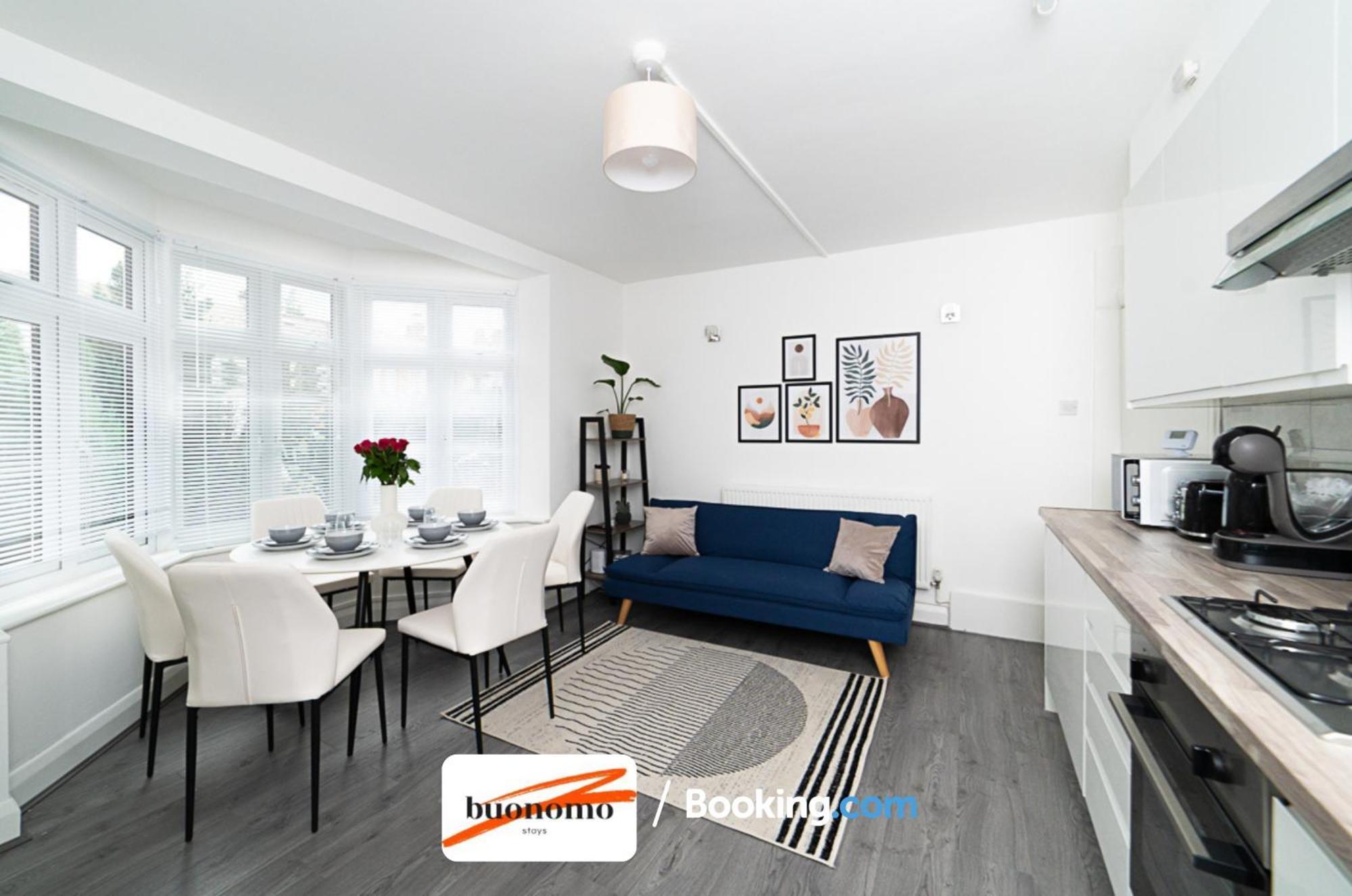 Apartment Three Bedroom At Buonomo Short Lets & Serviced With Netflix & Games *