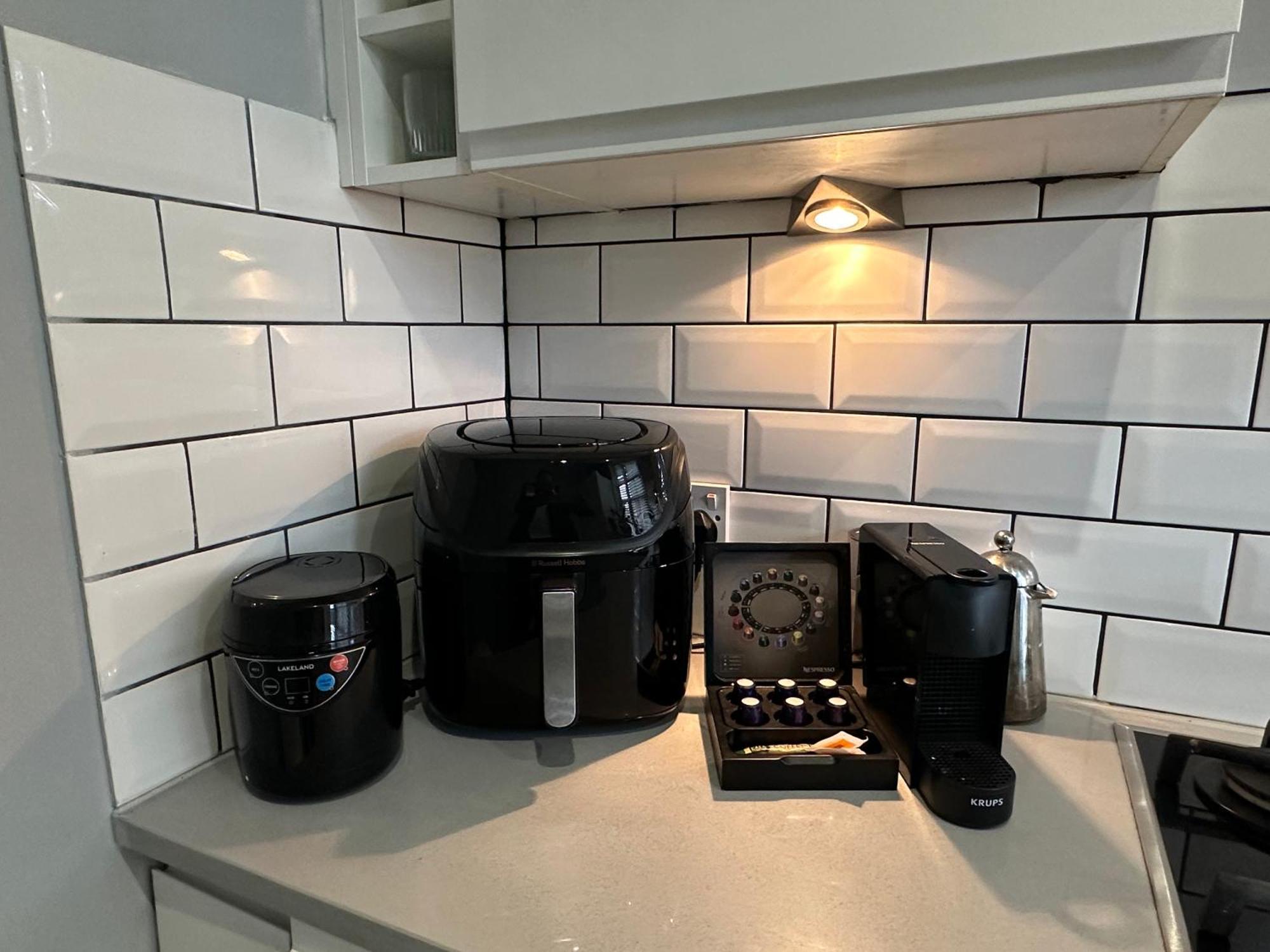 Apartment Tower Bridge, Boutique, Shad Thames Butlers Wharf Secure Parking , Balcony View Of Shard, Luxury With Van Parking Upto 4 Vans Ideal For Builders Shopfitters Secure Cctv London