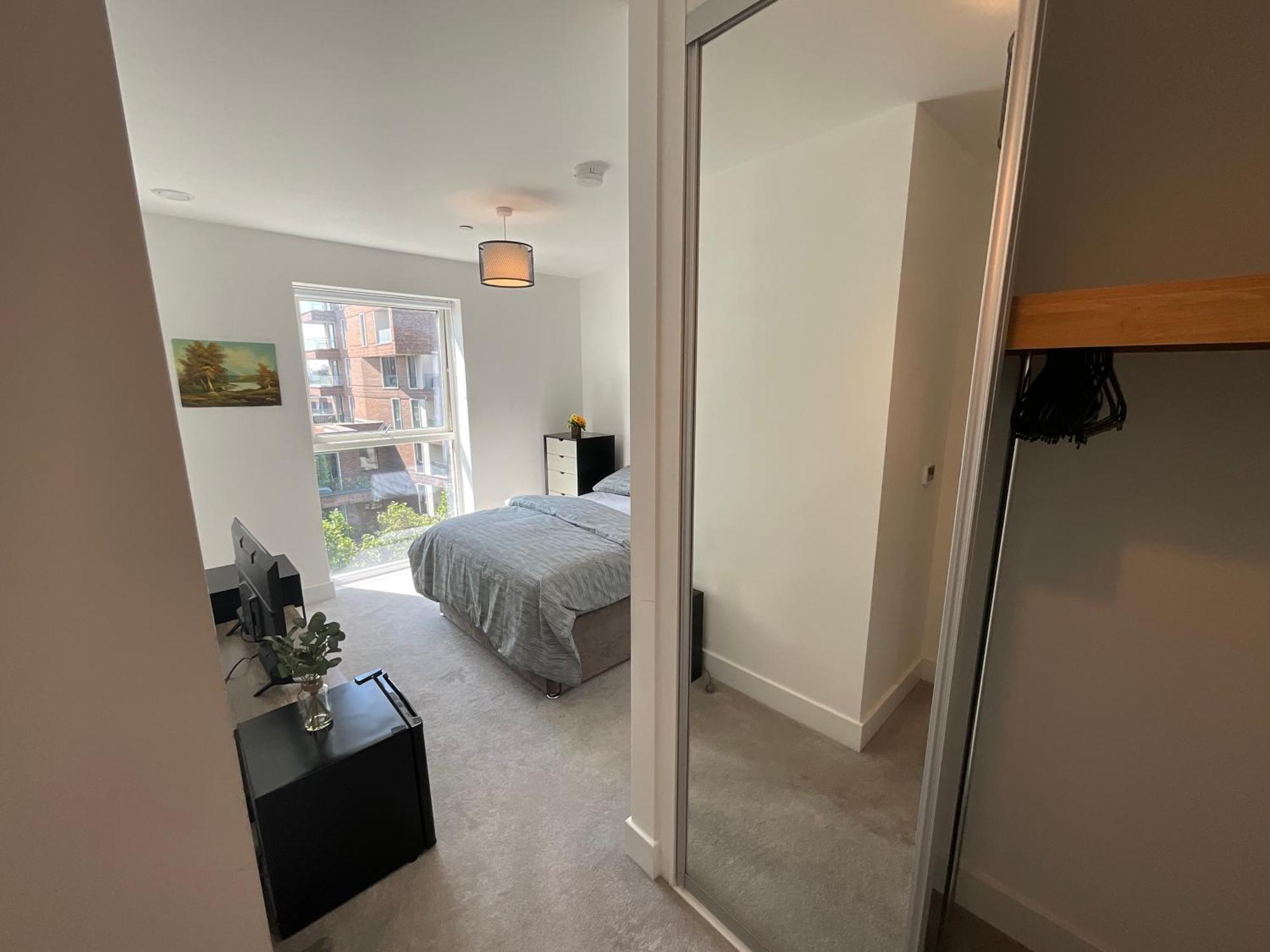 1br Gem In Shared Near O2 Arena & Excel With Patio, Private Bath, Free Parking & Garden London