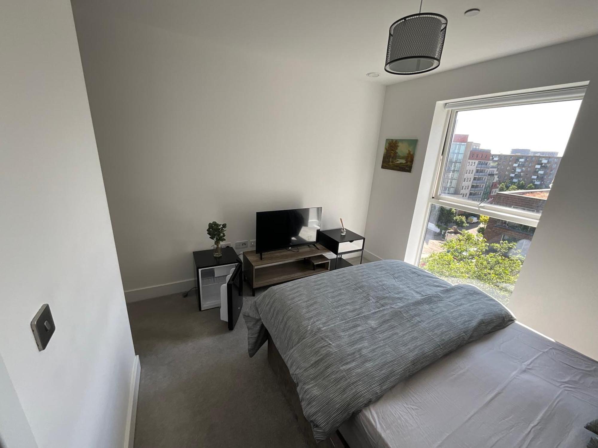 Lejlighed 1br Gem In Shared Near O2 Arena & Excel With Patio, Private Bath, Free Parking & Garden London