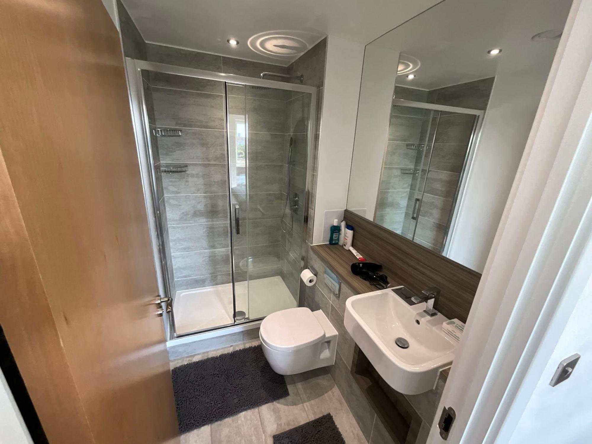 Lejlighed 1br Gem In Shared Near O2 Arena & Excel With Patio, Private Bath, Free Parking & Garden