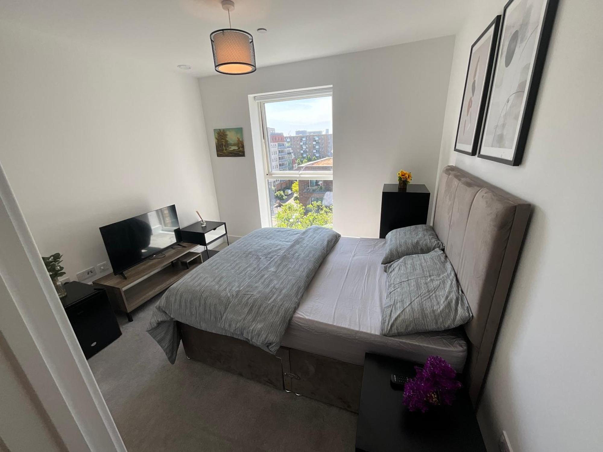 Lejlighed 1br Gem In Shared Near O2 Arena & Excel With Patio, Private Bath, Free Parking & Garden London