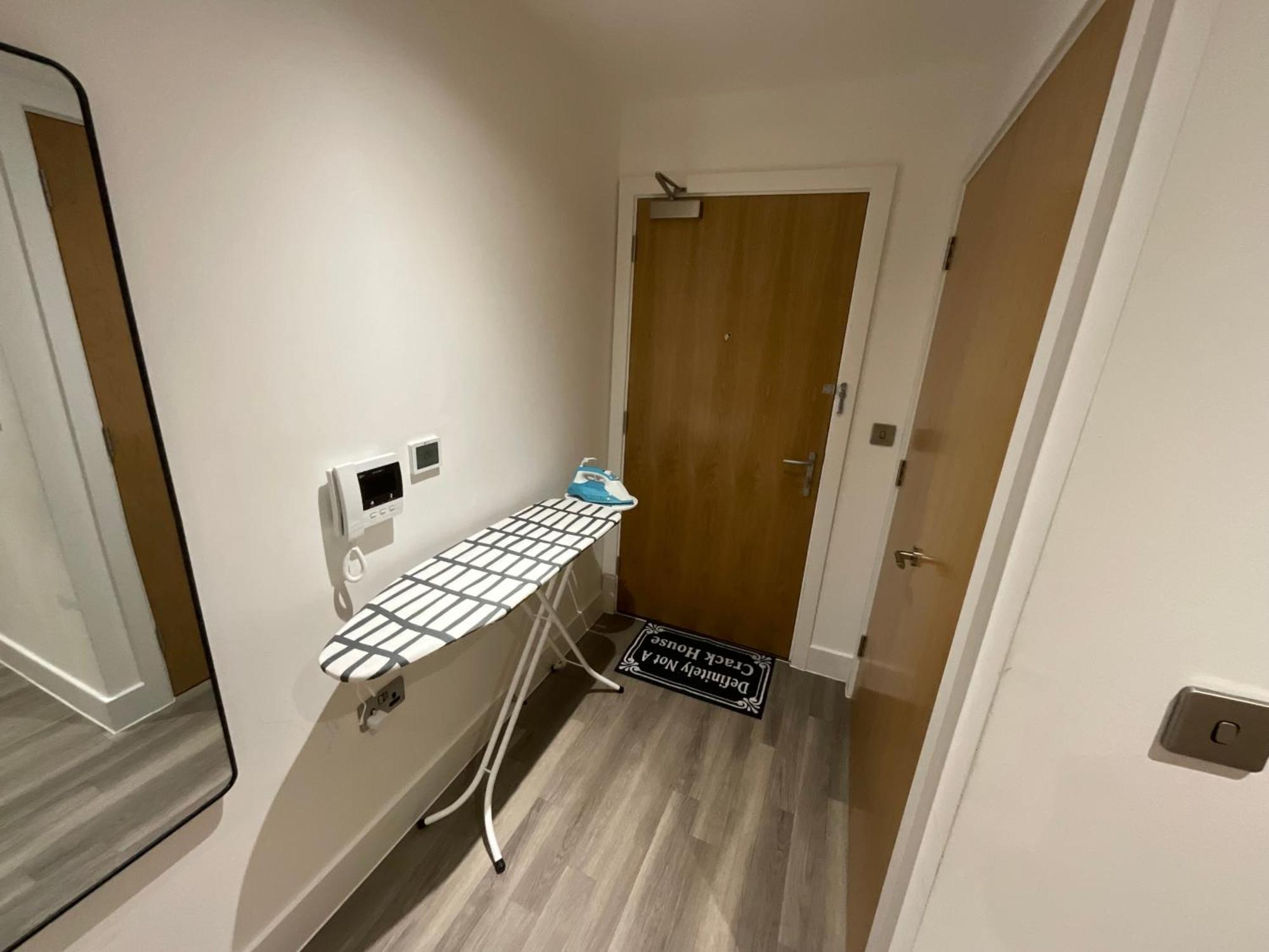 1br Gem In Shared Near O2 Arena & Excel With Patio, Private Bath, Free Parking & Garden