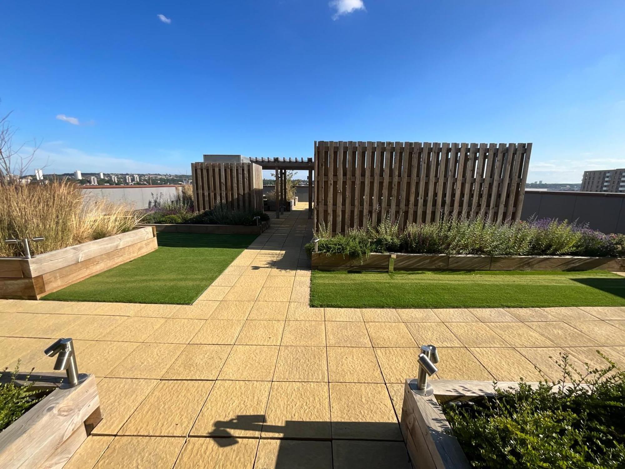 Lejlighed 1br Gem In Shared Near O2 Arena & Excel With Patio, Private Bath, Free Parking & Garden London