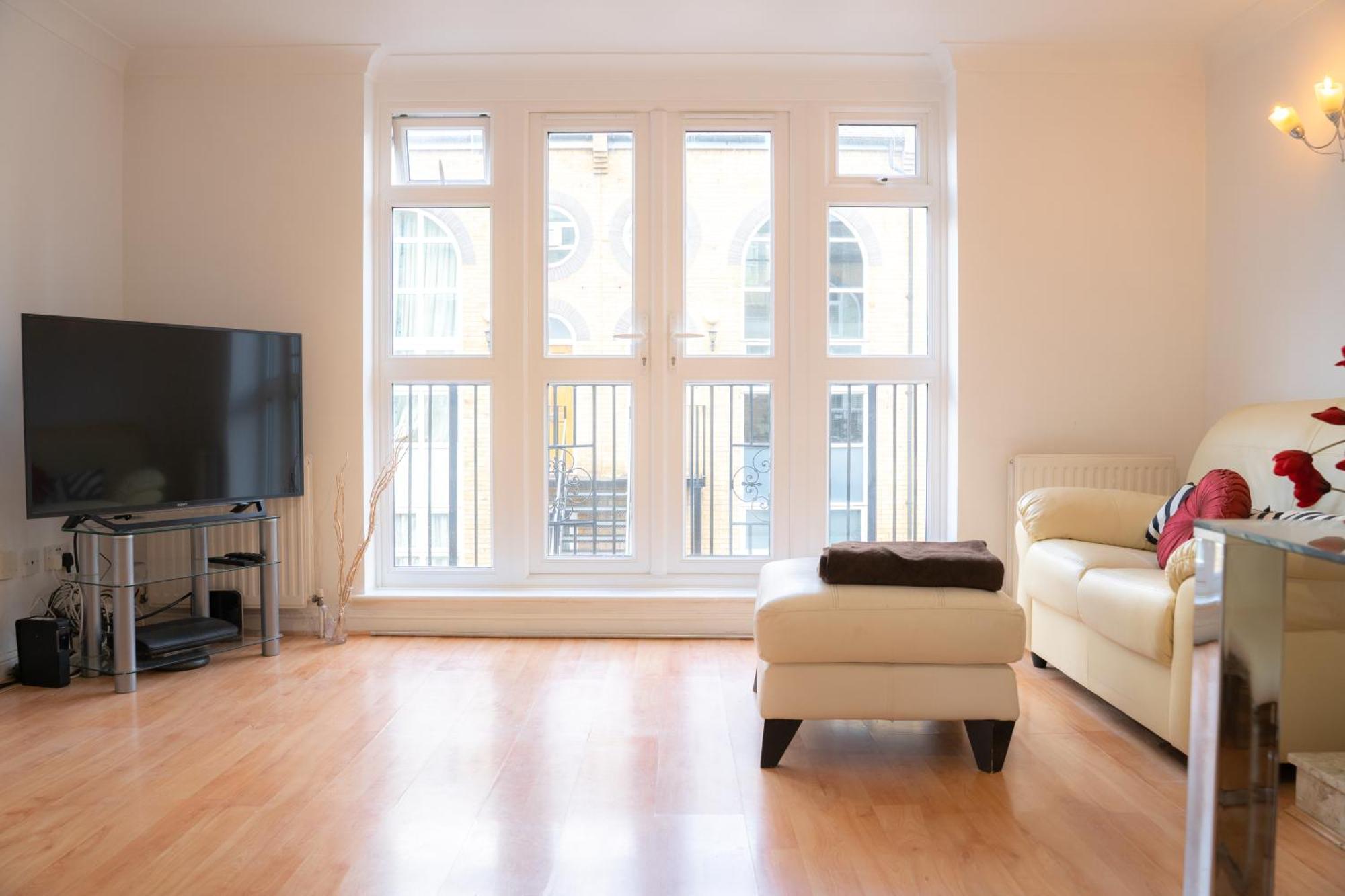 Modern Tower Bridge 2br House London