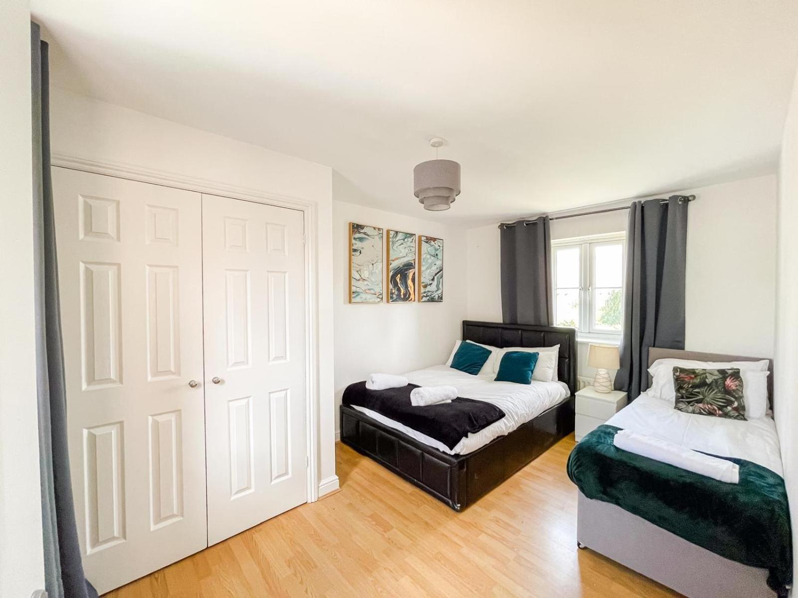 Barking Leisure And Contractor * Londen