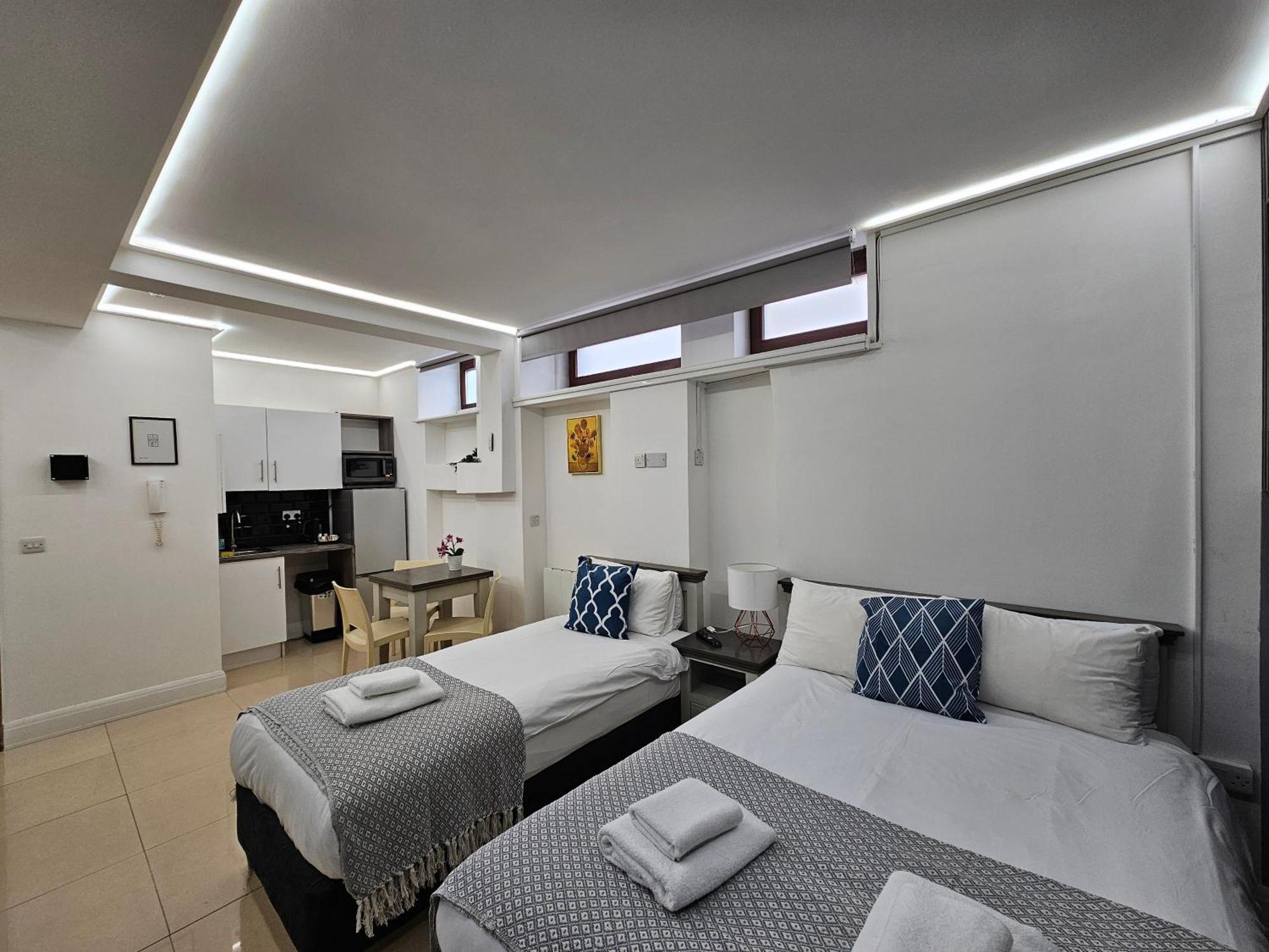 London Stay Apartments Aparthotel 3*