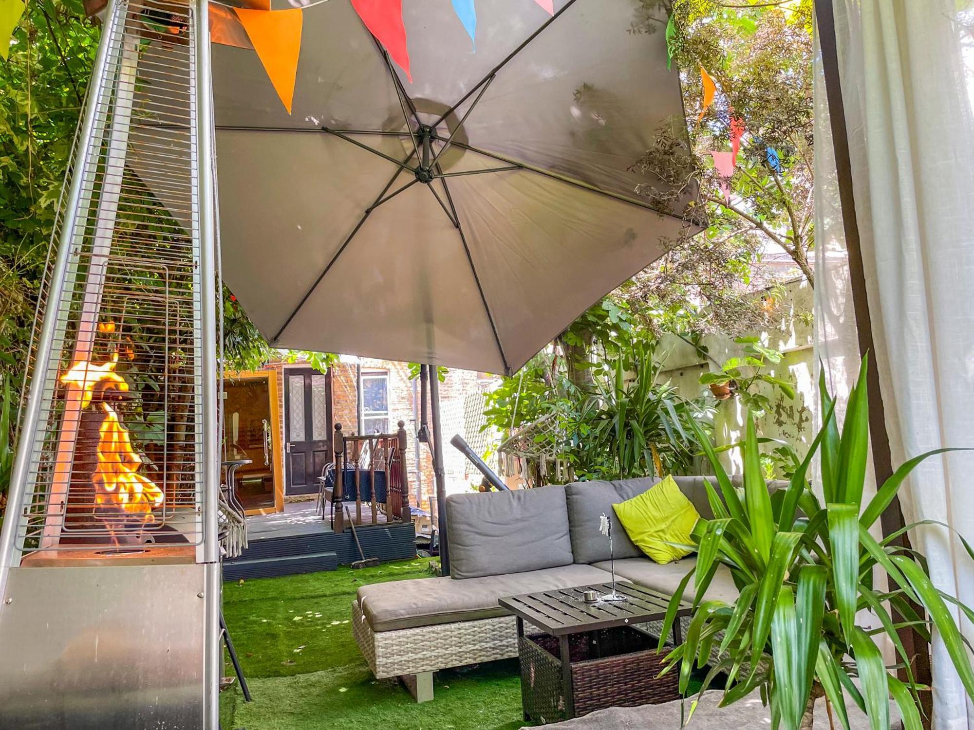 Homestay Double W/projector & Garden Hot Tub London
