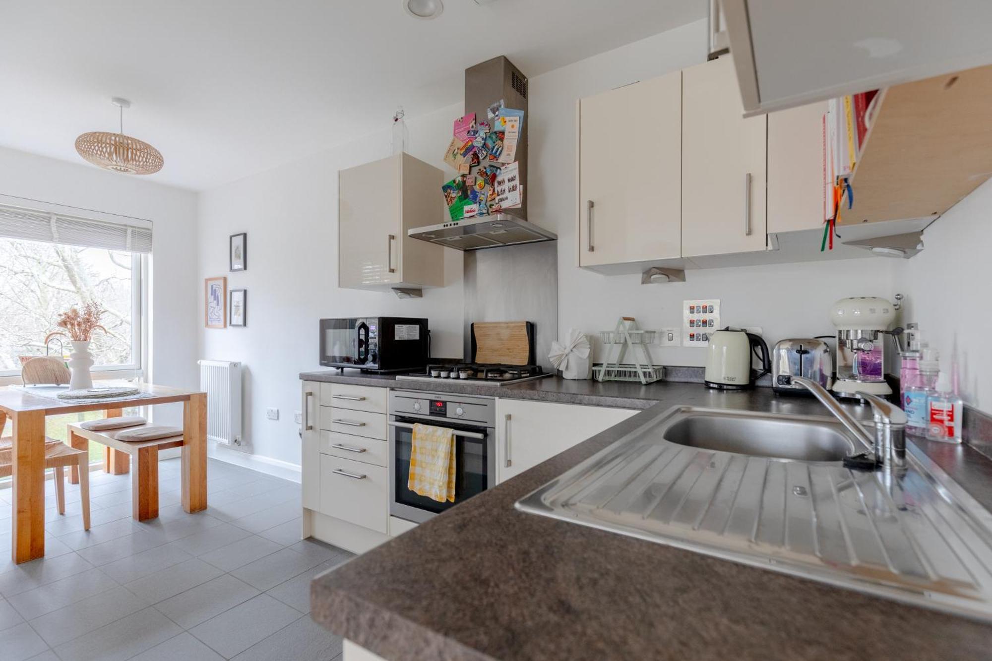 & Modern 1bd Flat With Balcony Hackney! Lejlighed London
