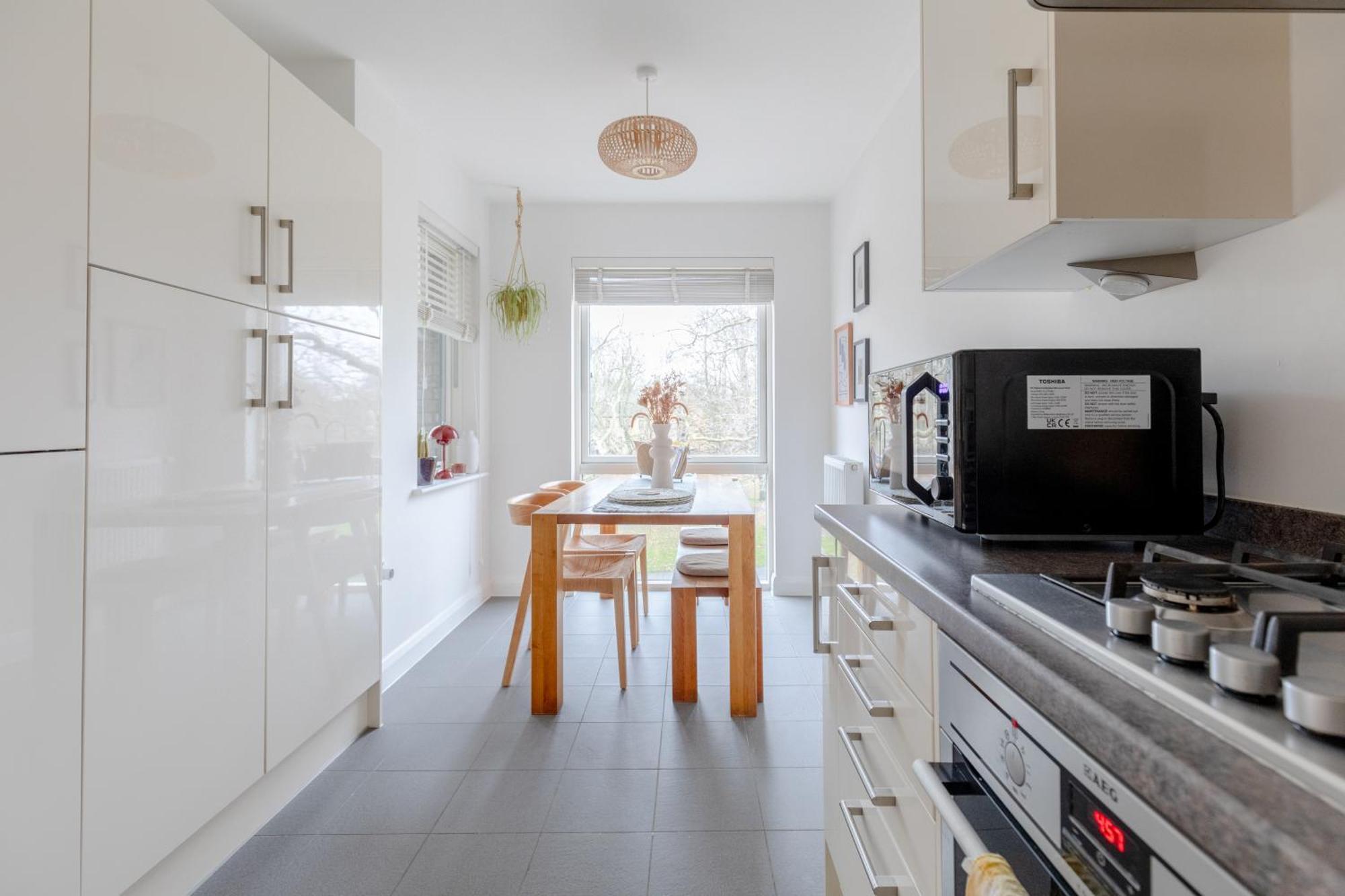 & Modern 1bd Flat With Balcony Hackney! London