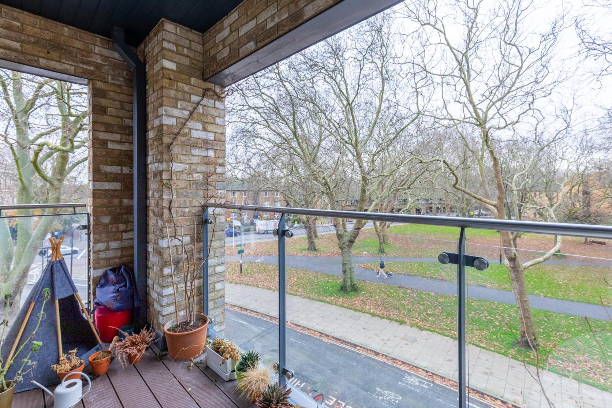 Lejlighed & Modern 1bd Flat With Balcony Hackney! London